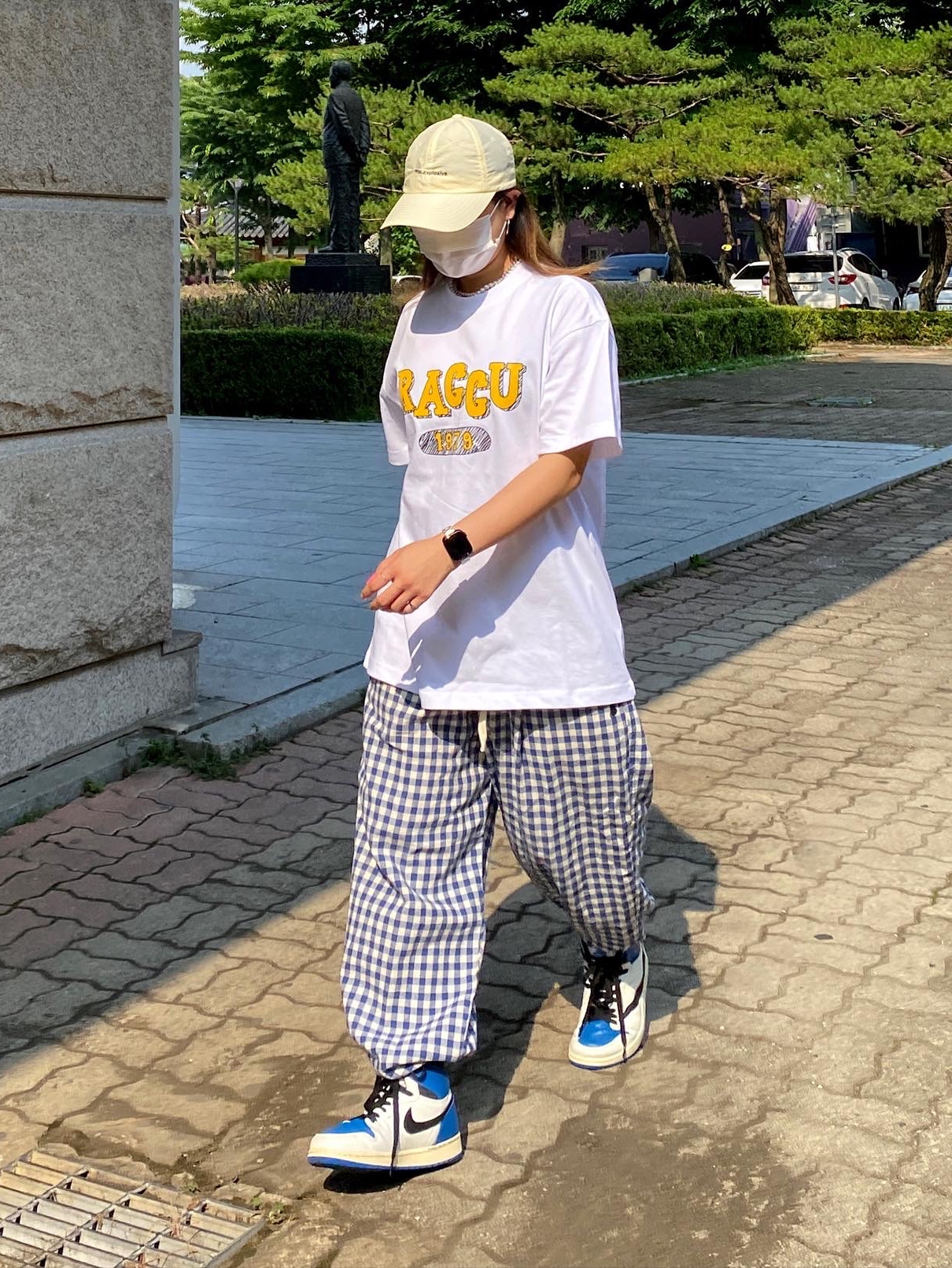 Jordan 1 x Travis Scott x Fragment Retro High OG SP Military Blue, Apple AirPods Max Lightning Space Gray (Korean Ver.) 착용 스타일 - 3