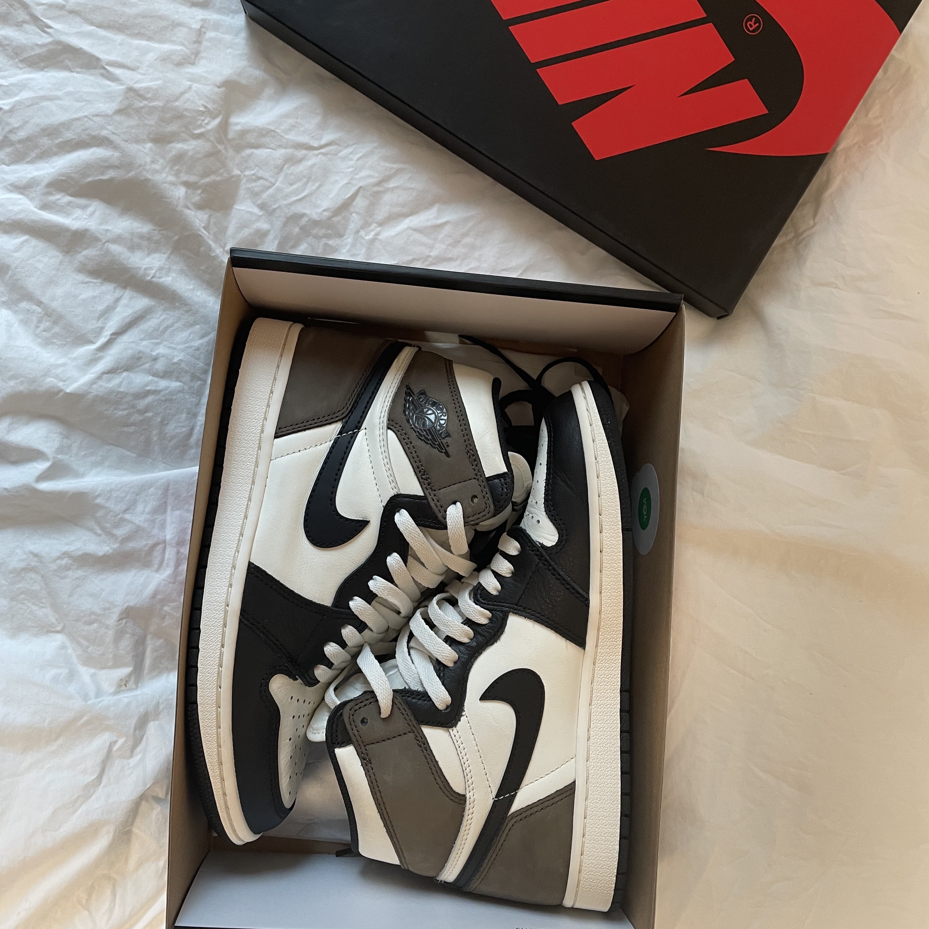 Jordan 1 Retro High OG Black Mocha 착용 스타일