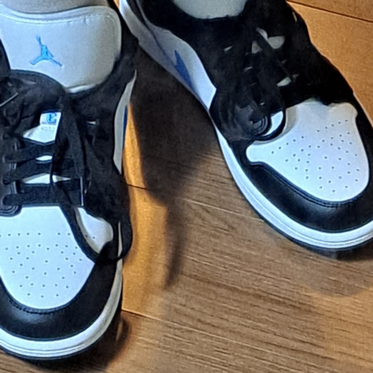 (W) Jordan 1 Low Black University Blue 착용 스타일 - 2