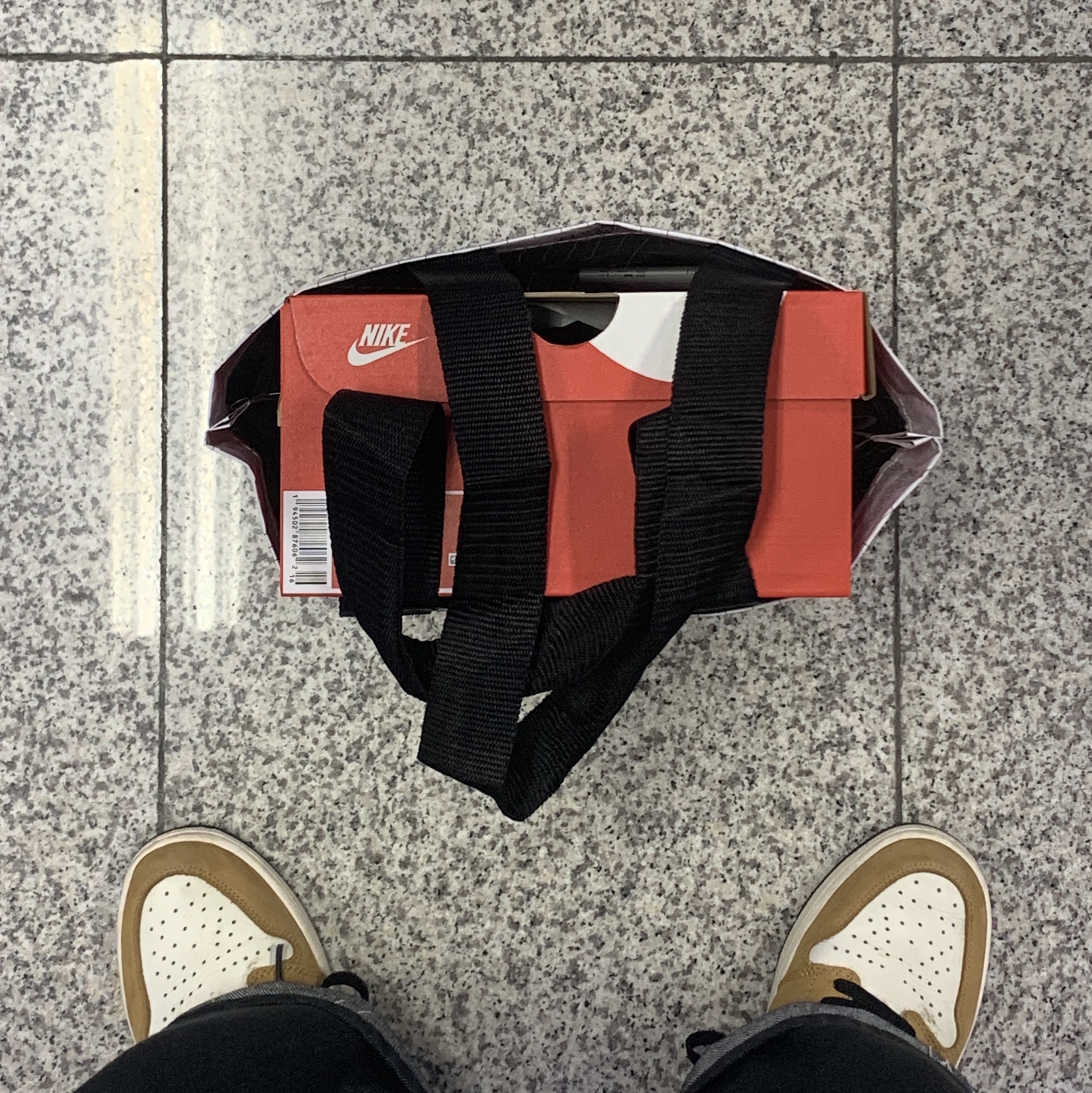 Nike Dunk Low Retro Black, Jordan 1 Retro High Rookie of the Year 착용 스타일 - 1