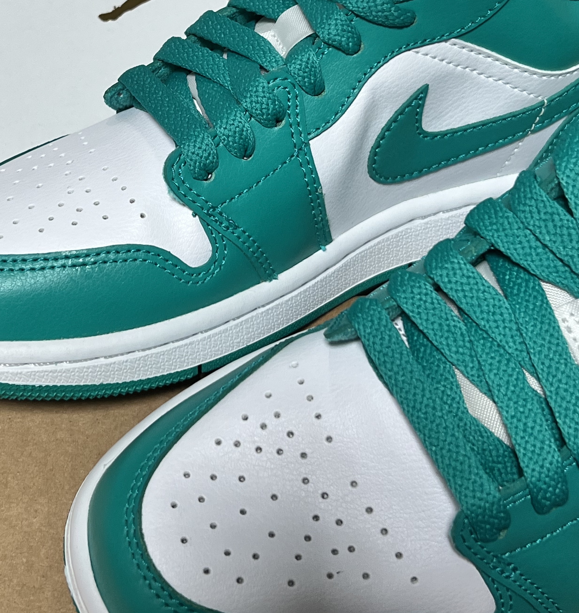 (W) Jordan 1 Low New Emerald 착용 스타일 - 2