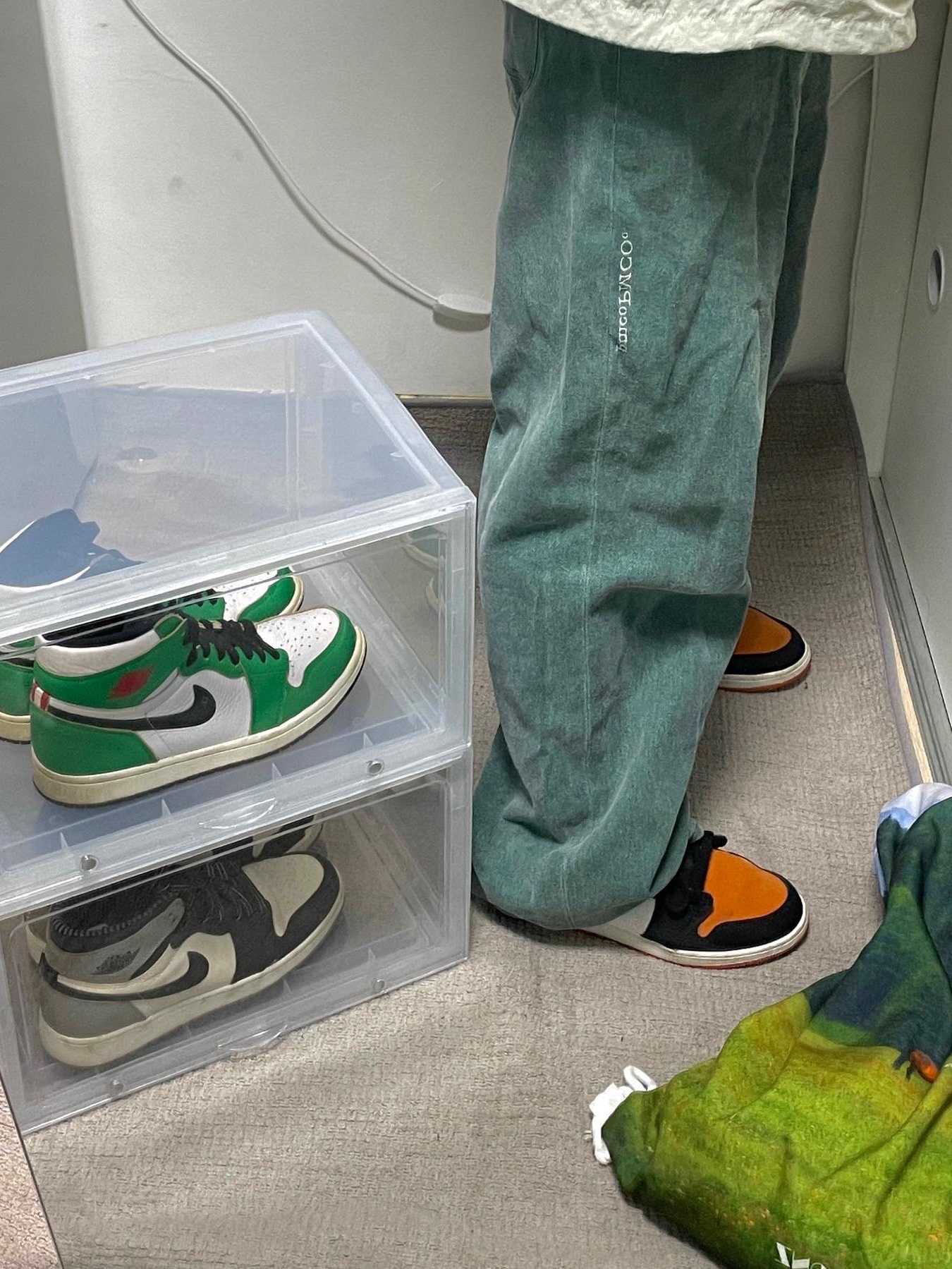 (W) Jordan 1 Retro High OG Lucky Green, Jordan 1 Retro Barons 착용 스타일 - 3