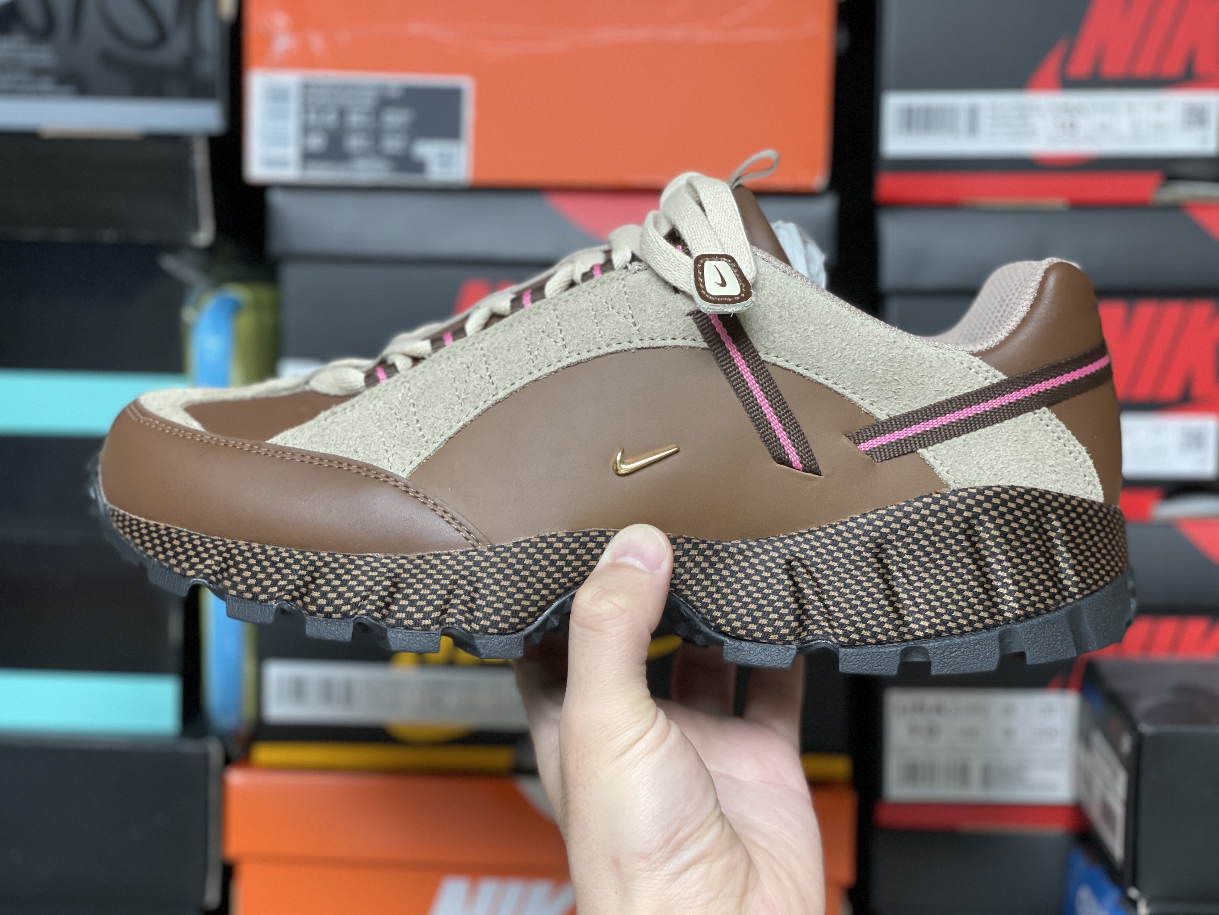 Nike x Jacquemus Air Humara LX Ale Brown and Gold 착용 스타일