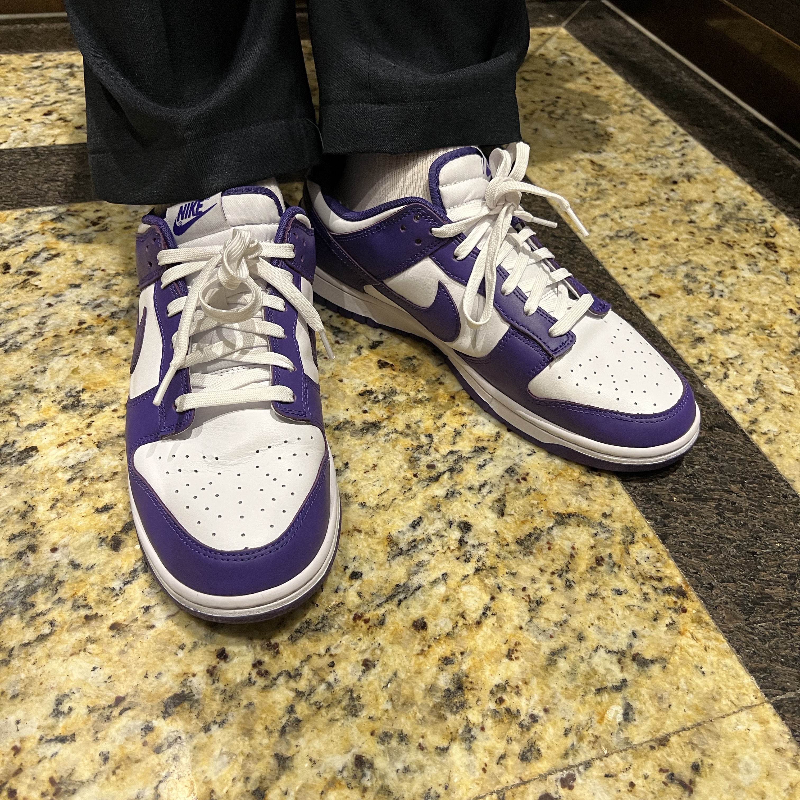 Nike Dunk Low Retro Championship Court Purple, Nike Dunk Low Retro Championship Grey 착용 스타일 - 1