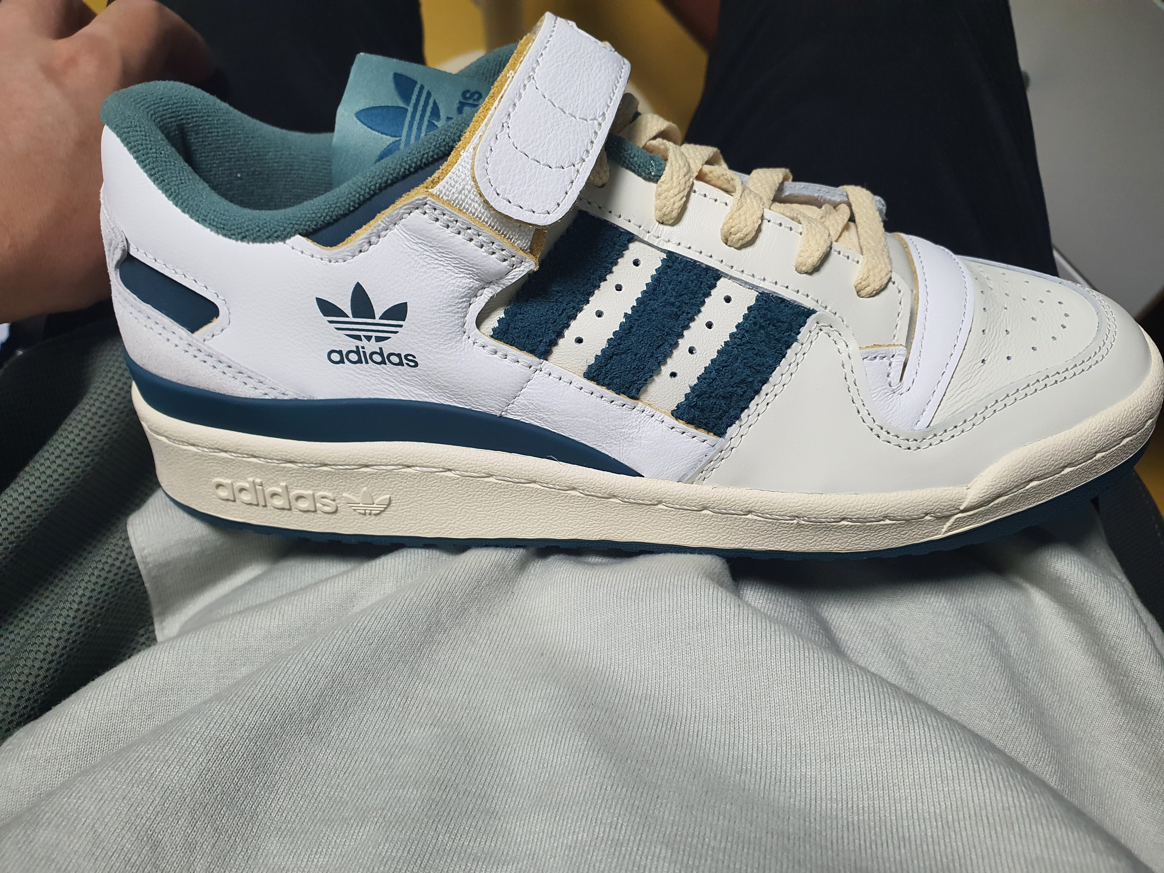 Adidas Forum 84 Low White Wild Teal 착용 스타일 - 1