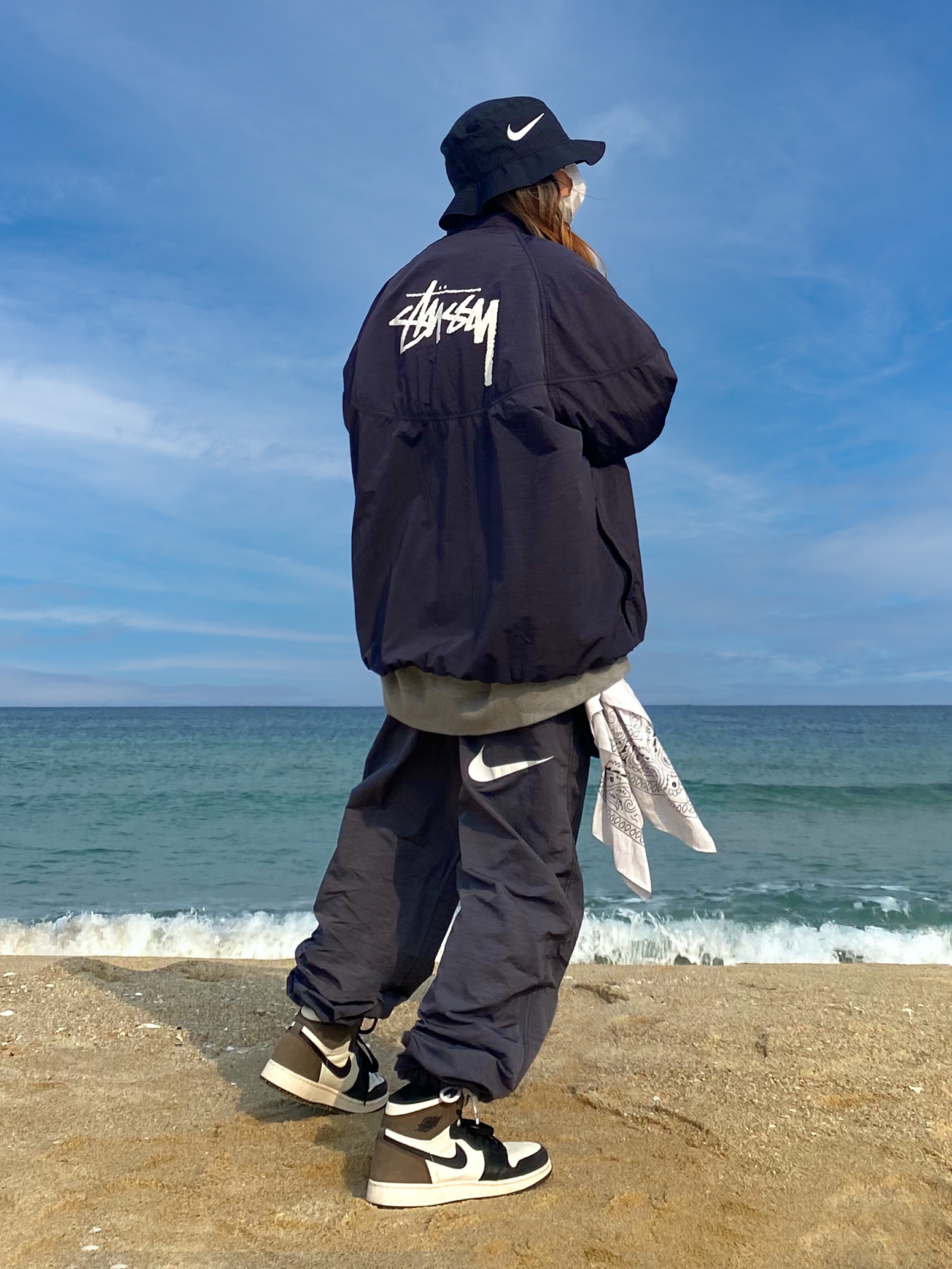 Nike x Stussy Windrunner Jacket Off Noir, Nike x Stussy Beach Pants Off Noir 착용 스타일