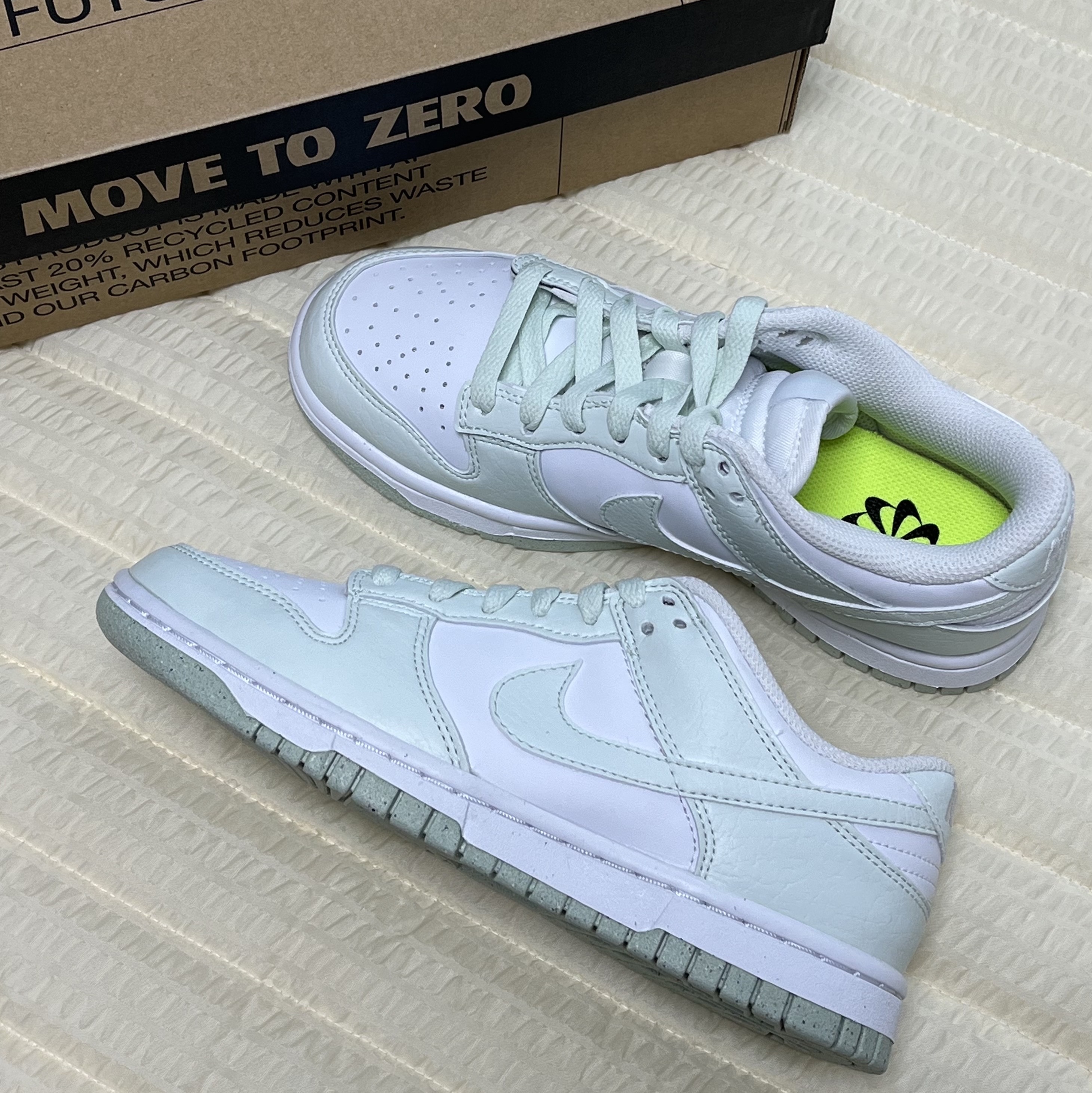 (W) Nike Dunk Low Next Nature Barely Green and White 착용 스타일