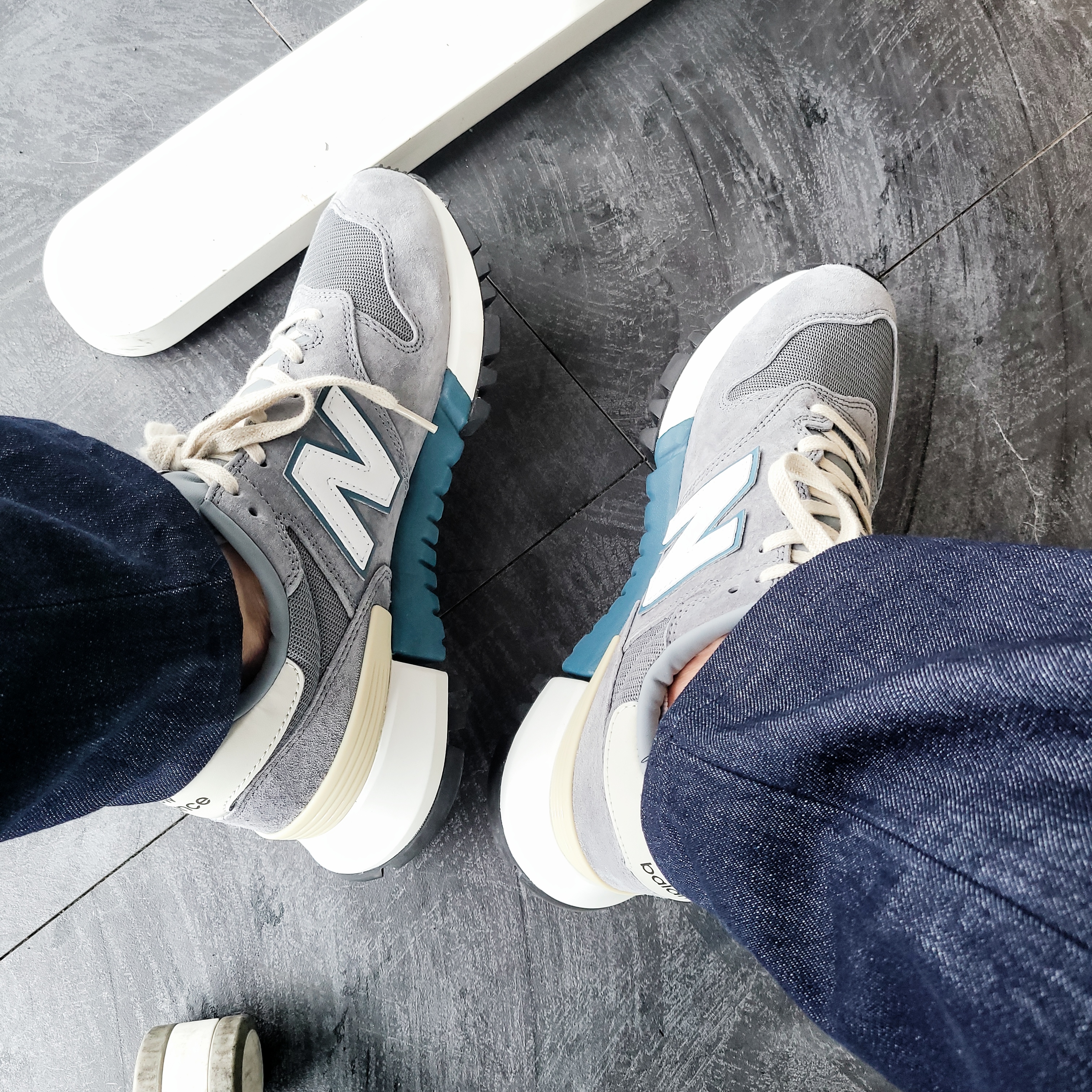 New Balance x Tokyo Design Studio R_C 1300 Grey Teal 착용 스타일 - 2