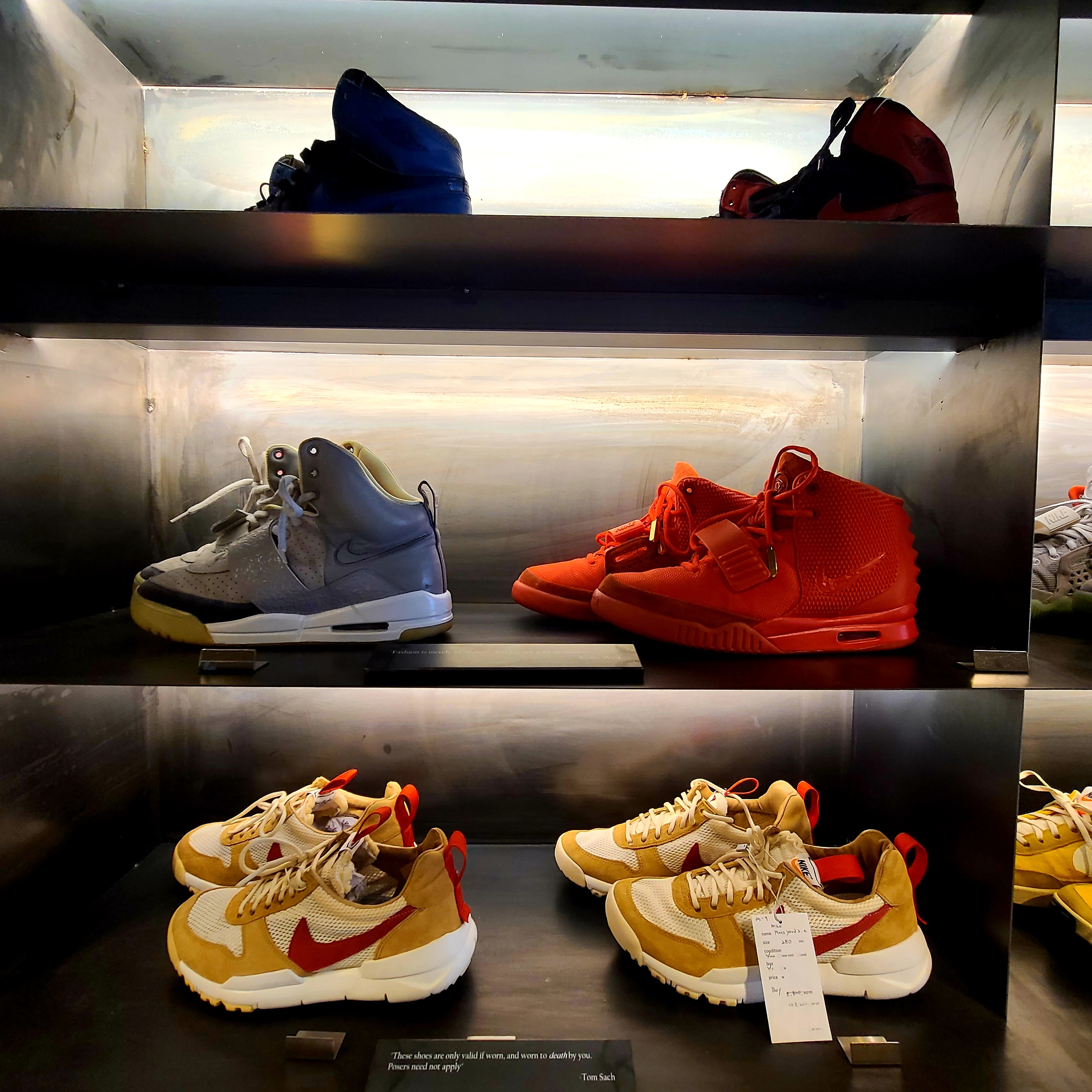 Nike Air Yeezy 2 Pure Platinum, Jordan 1 x Fragment Retro High OG μ°©μ© μ€νμΌ - 2