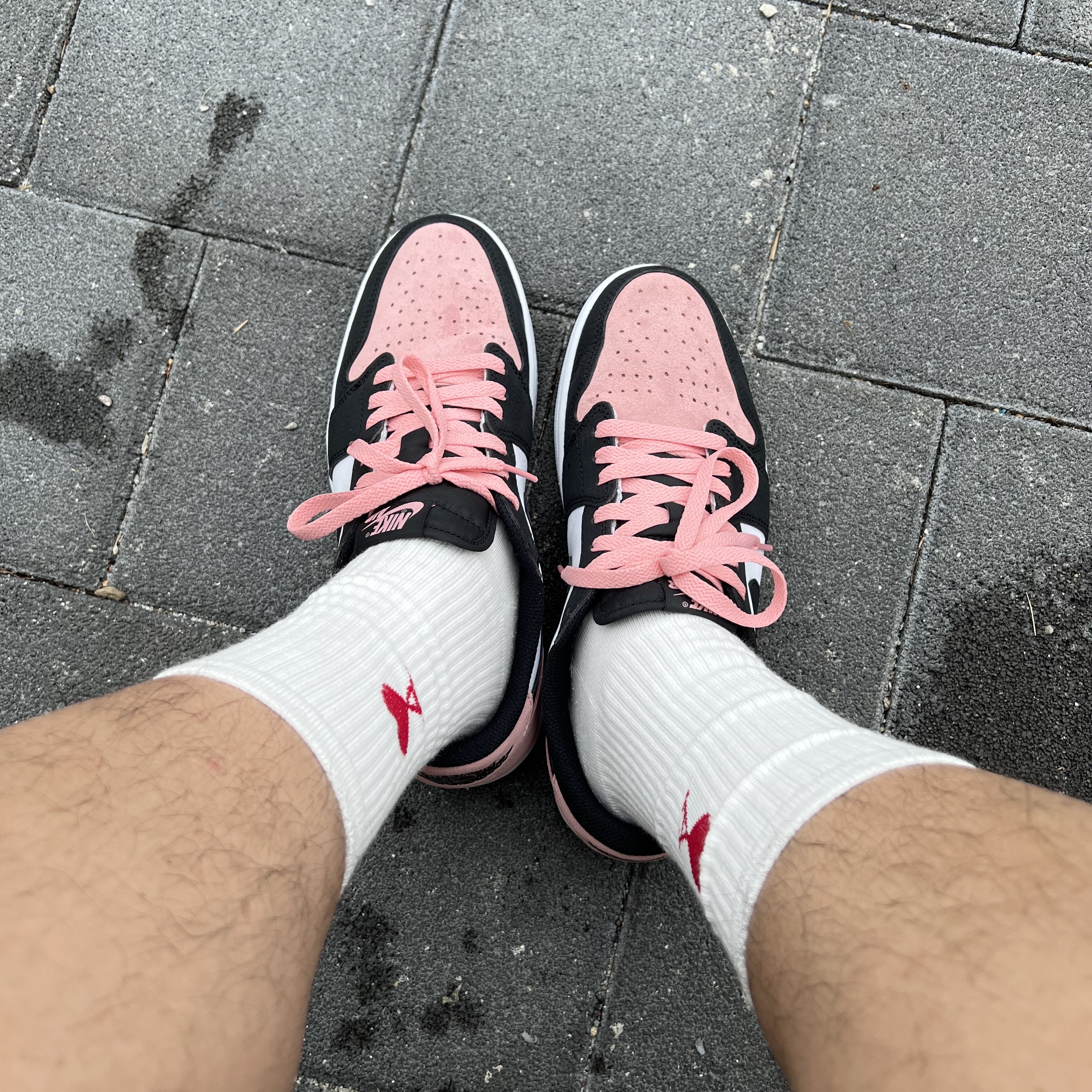 Jordan 1 Retro Low OG Bleached Coral 착용 스타일