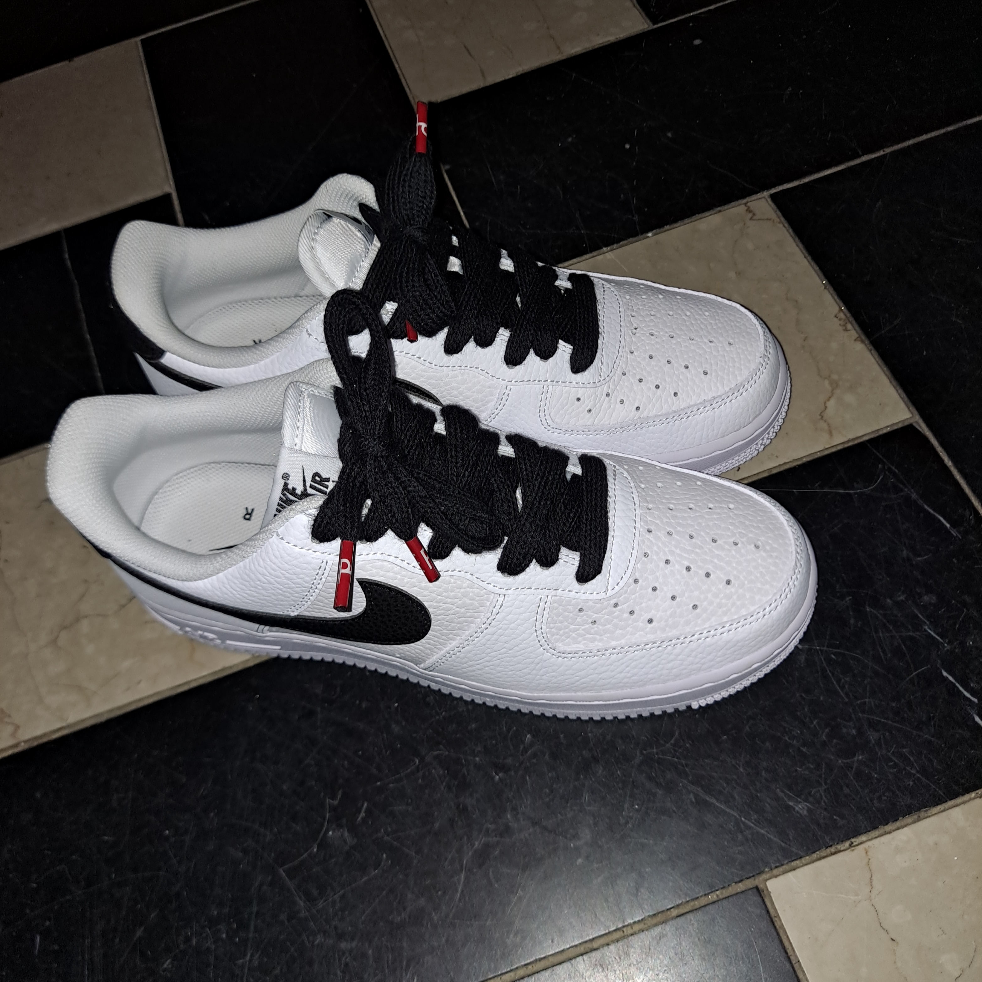 Nike Air Force 1 '07 White Black 착용 스타일 - 2