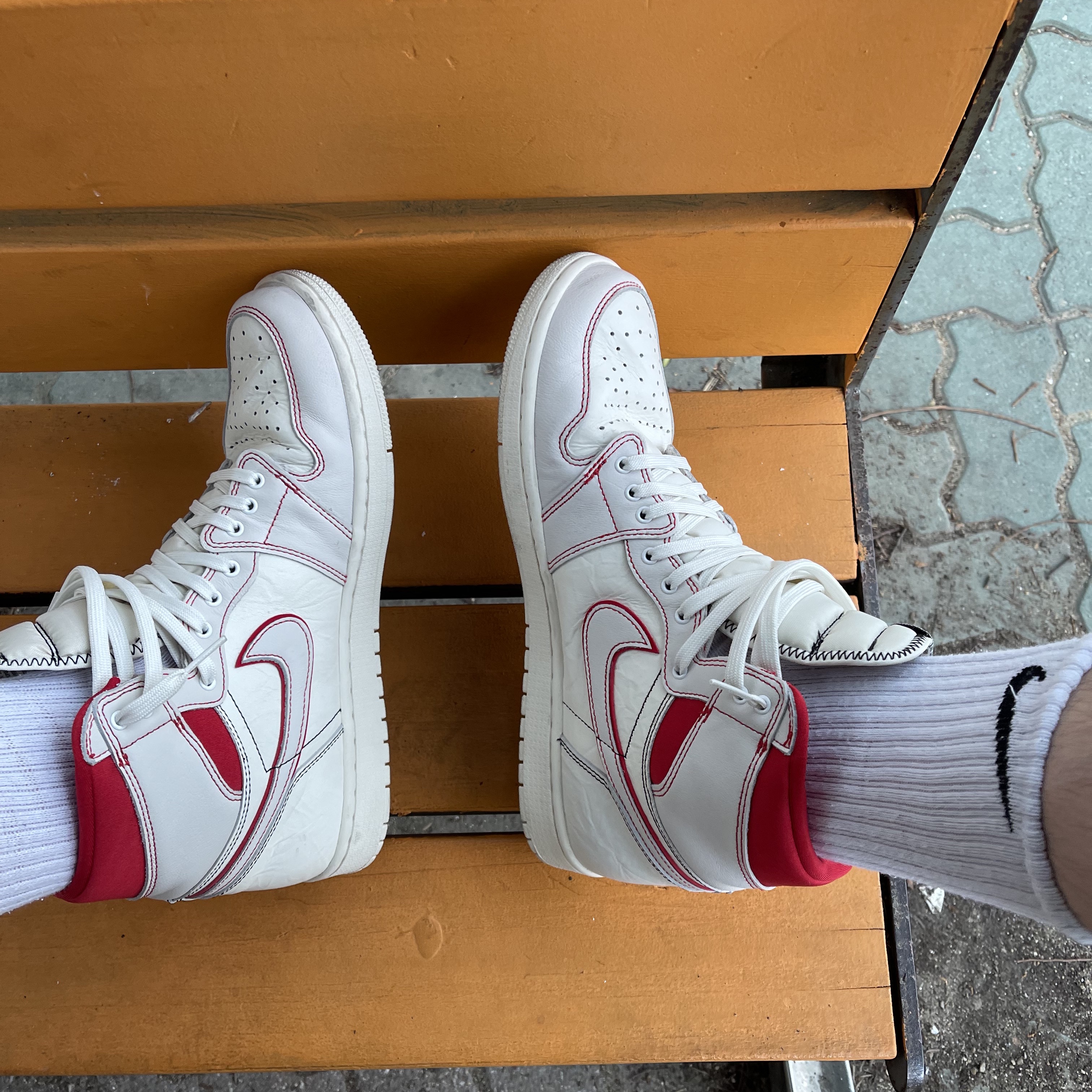 Jordan 1 Retro High Phantom Gym Red 착용 스타일