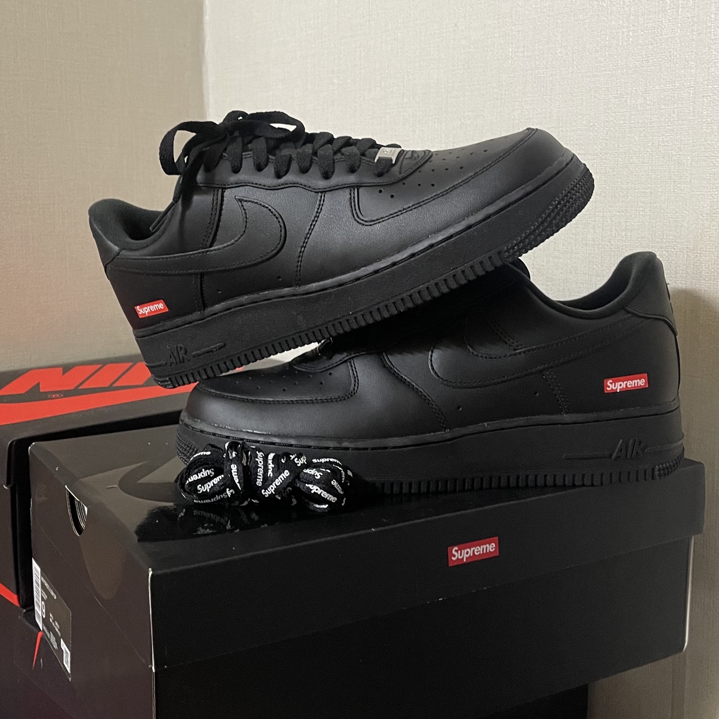 Nike x Supreme Air Force 1 Low Black 착용 스타일