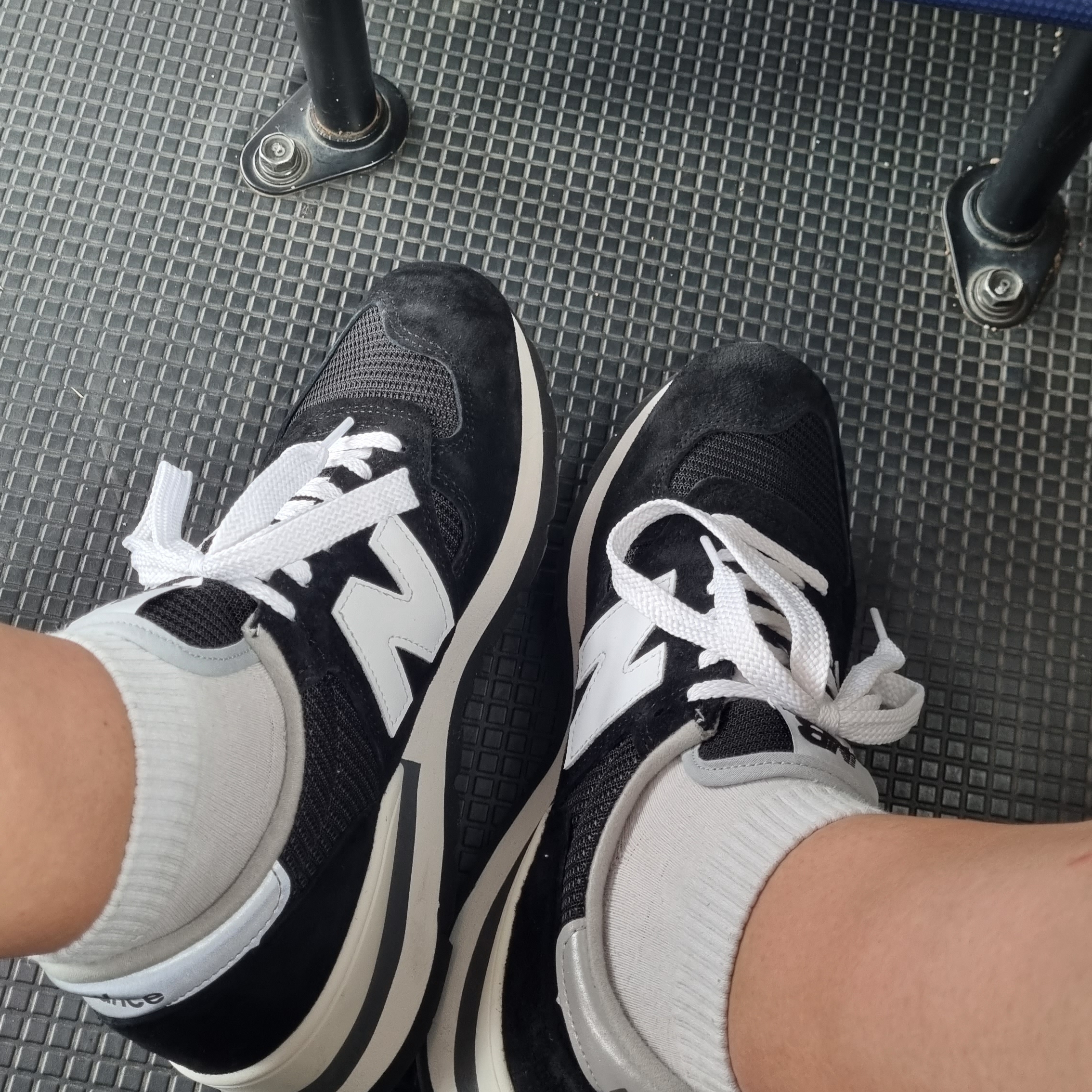 New Balance 990v1 Made in USA Black 착용 스타일