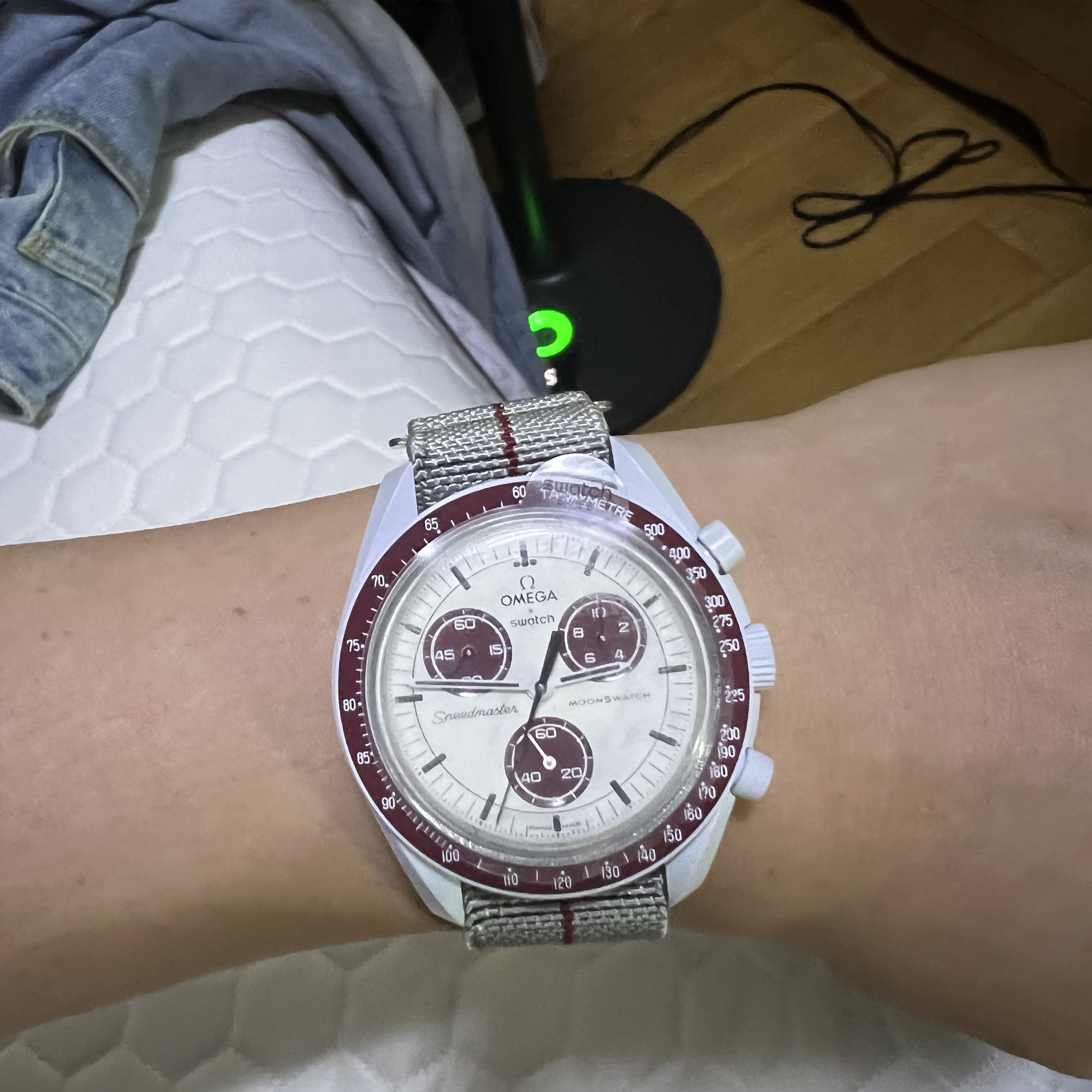 Swatch x Omega Bioceramic MoonSwatch Mission To Pluto 착용 스타일 - 2
