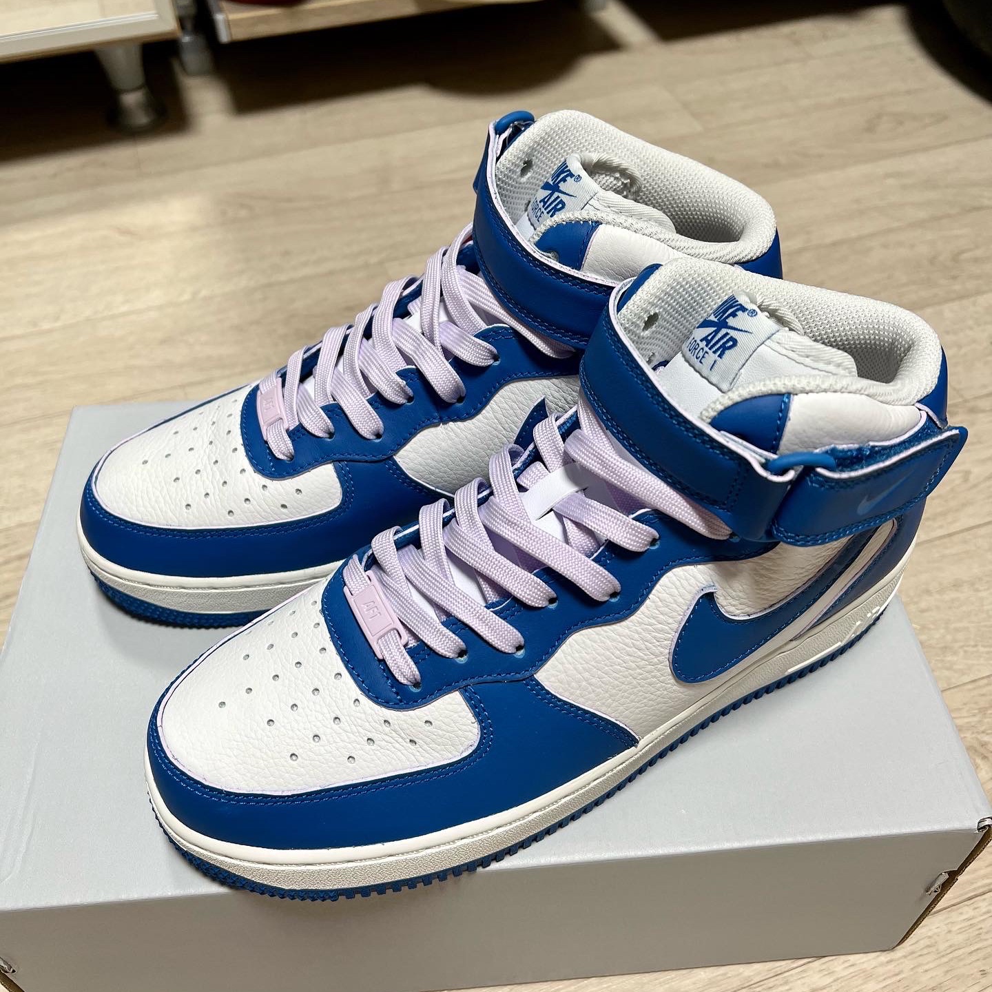 (W) Nike Air Force 1 Mid '07 Military Blue and Doll 착용 스타일 - 3