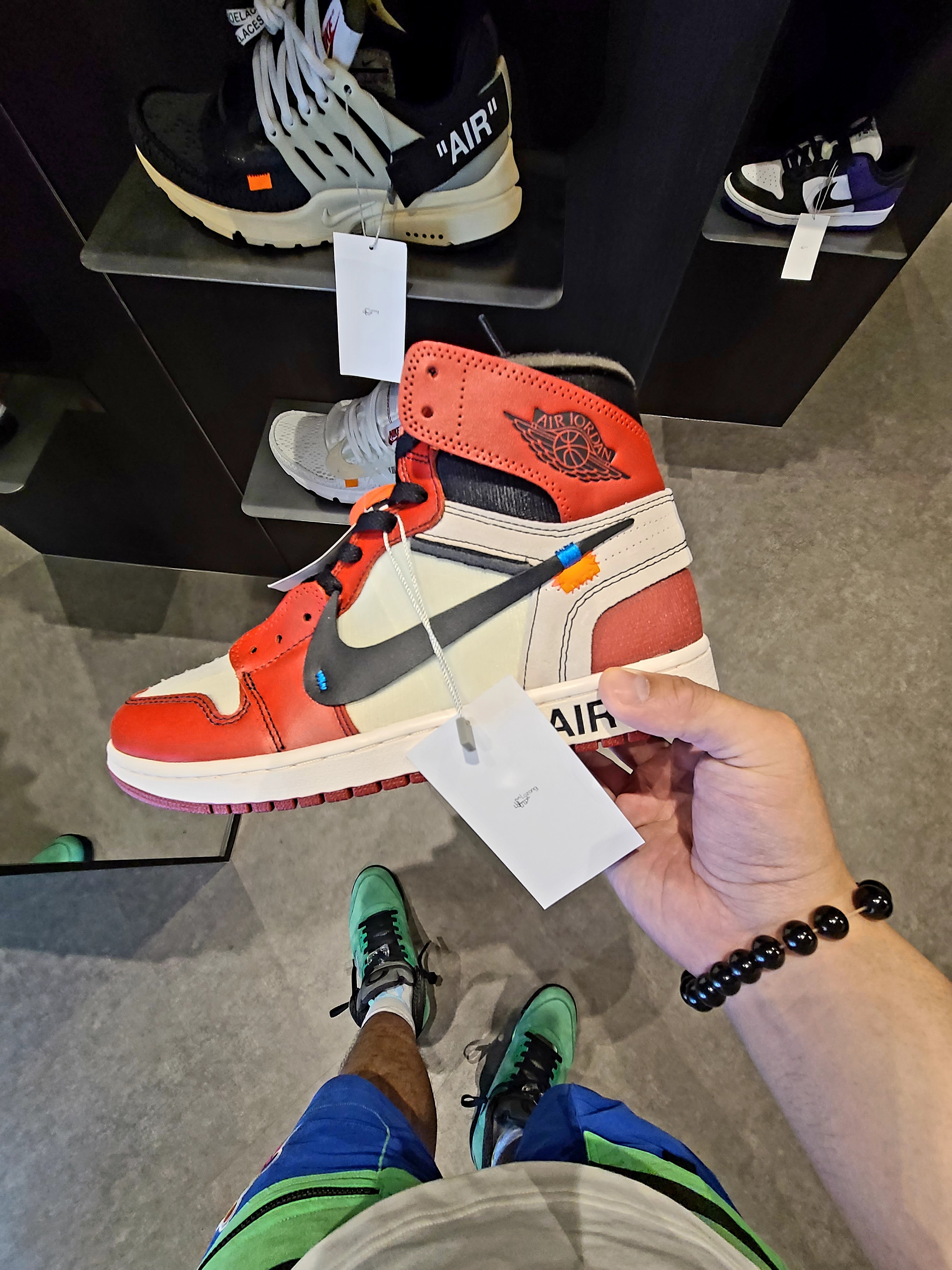 Jordan 1 x Off-White Retro High Chicago The Ten 착용 스타일 - 1