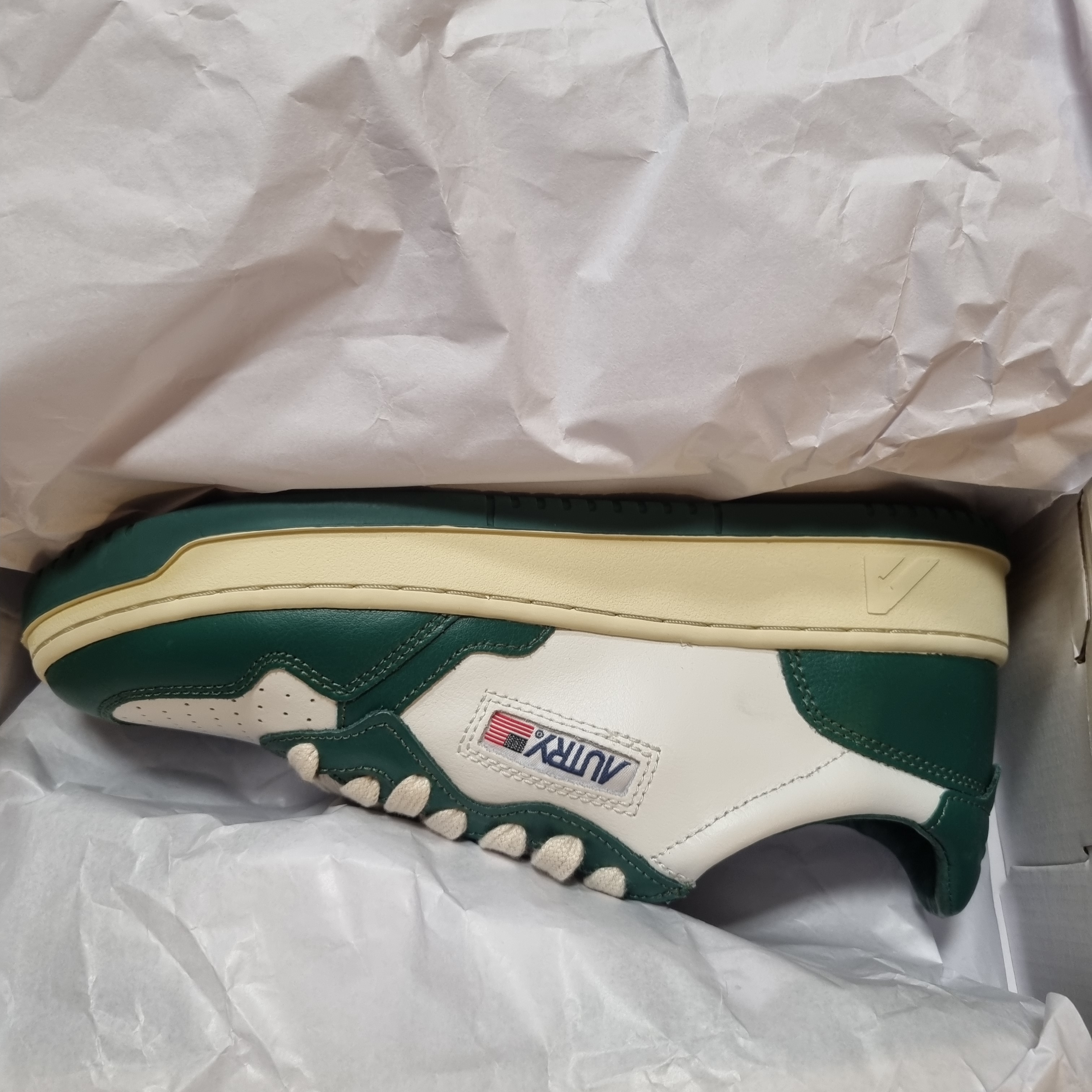 Autry Medalist Low Leather Sneakers White Mountain 착용 스타일 - 2