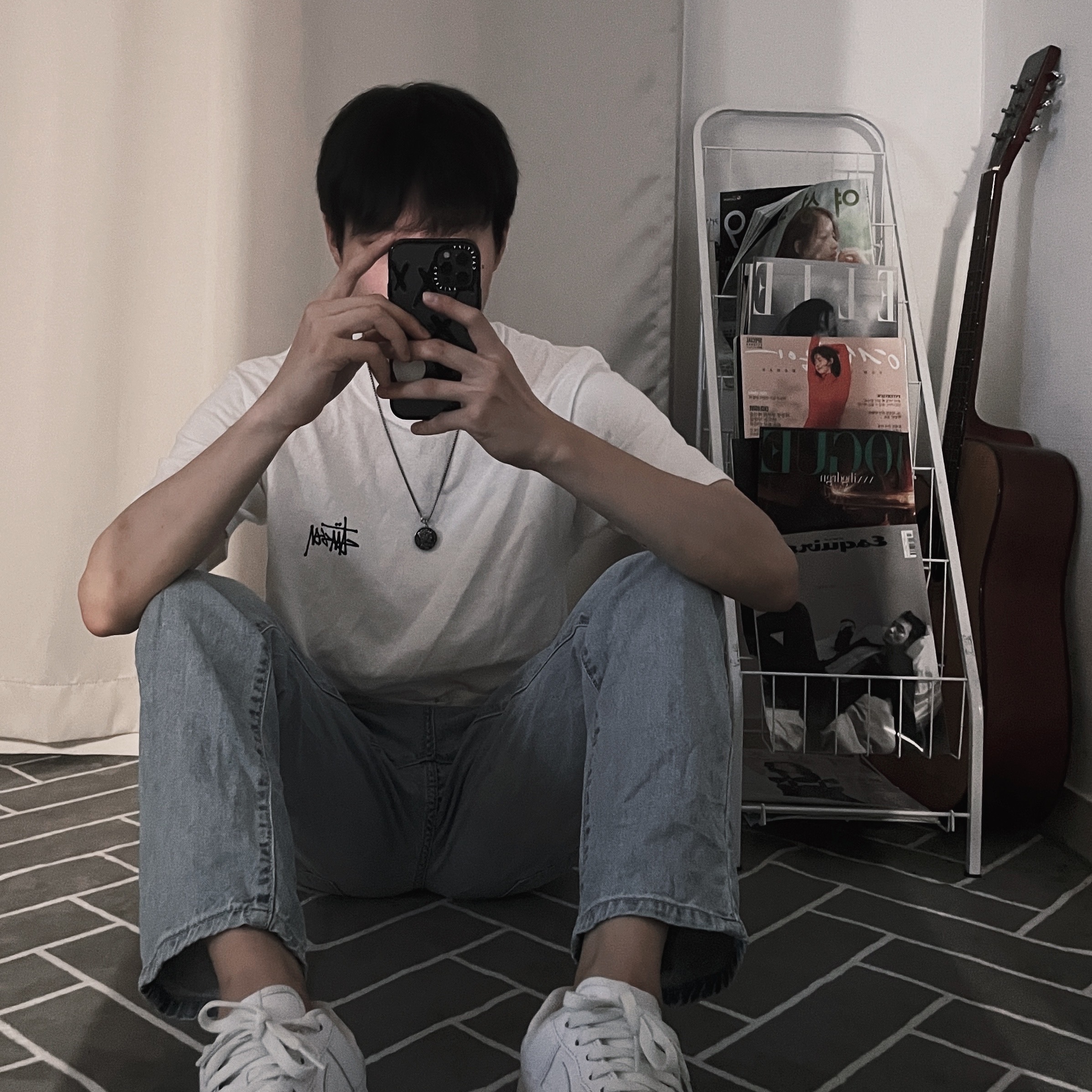 Stussy Basic Stussy T-Shirt White 2022, Nike Air Force 1 '07 Low White 착용 스타일
