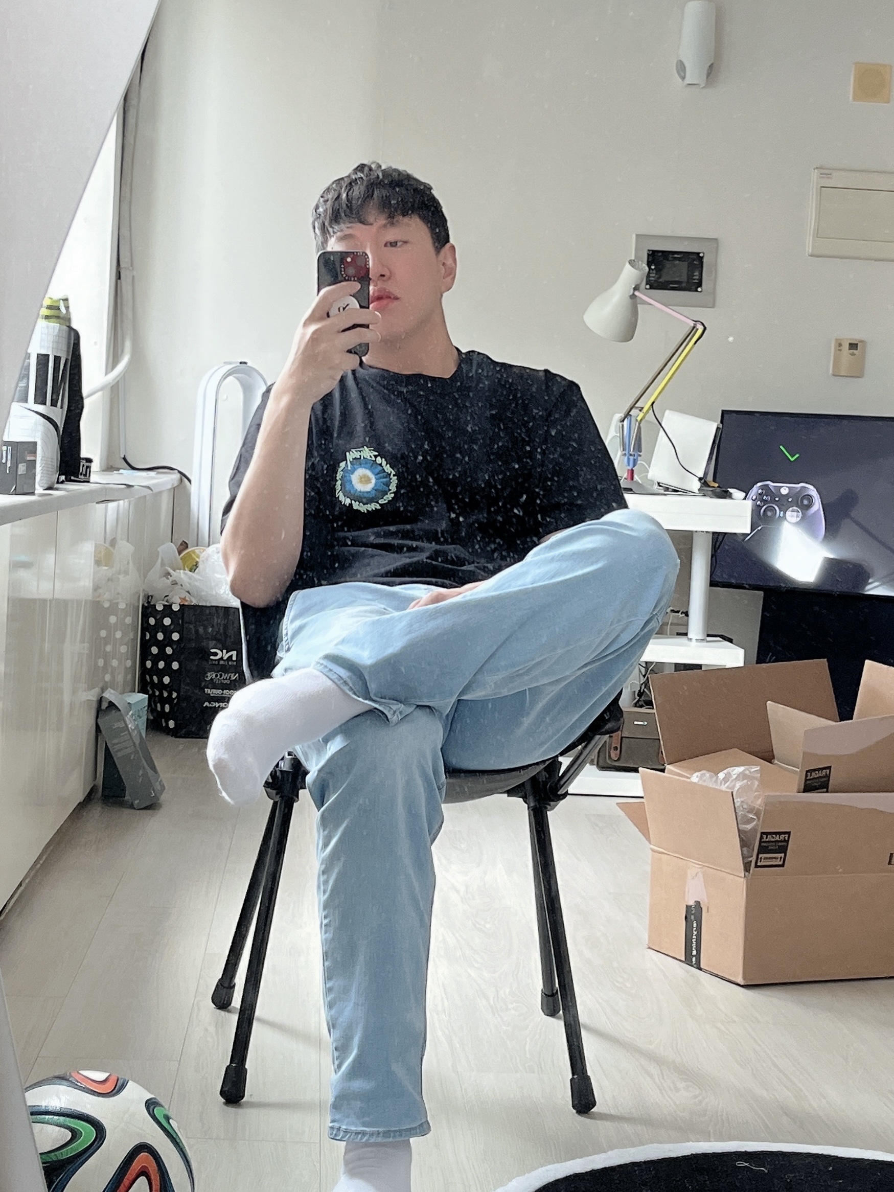 Stussy Cosmos T-Shirt Black 착용 스타일