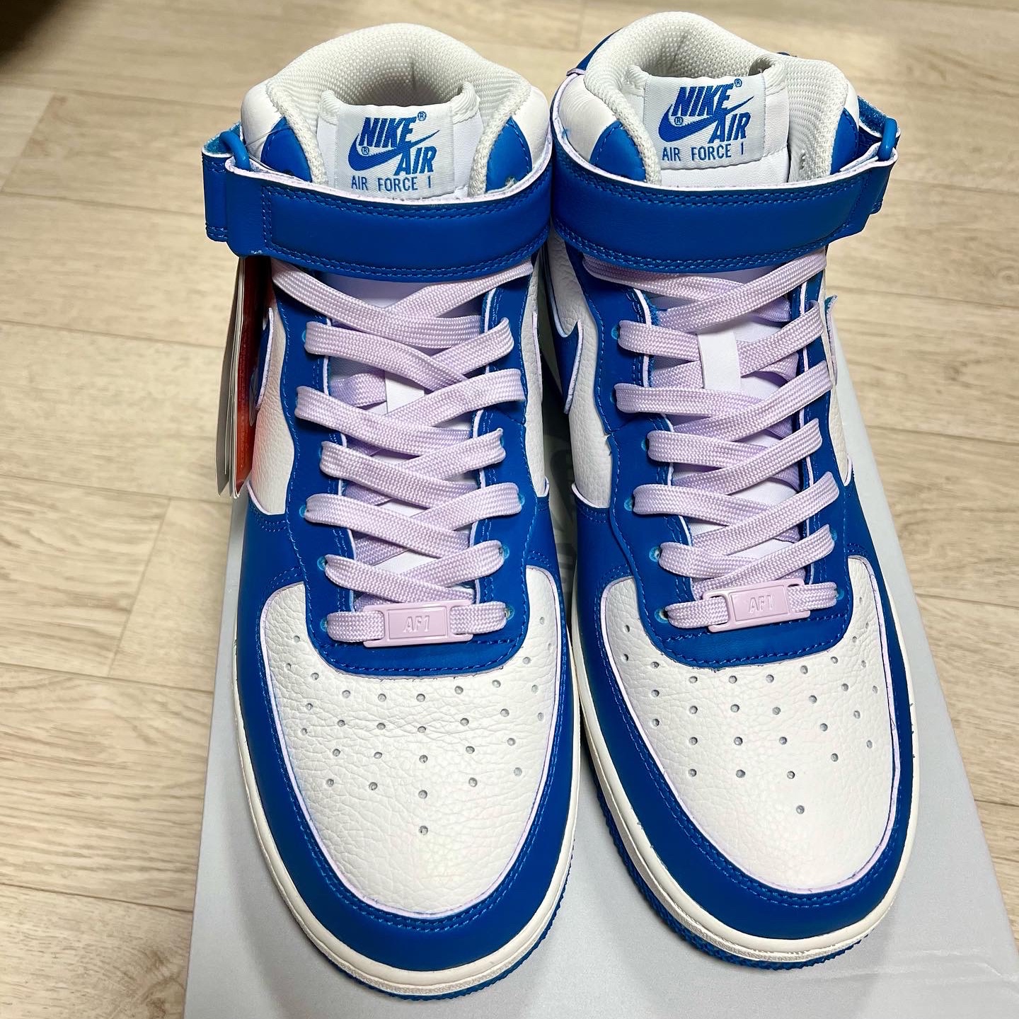 (W) Nike Air Force 1 Mid '07 Military Blue and Doll 착용 스타일 - 2
