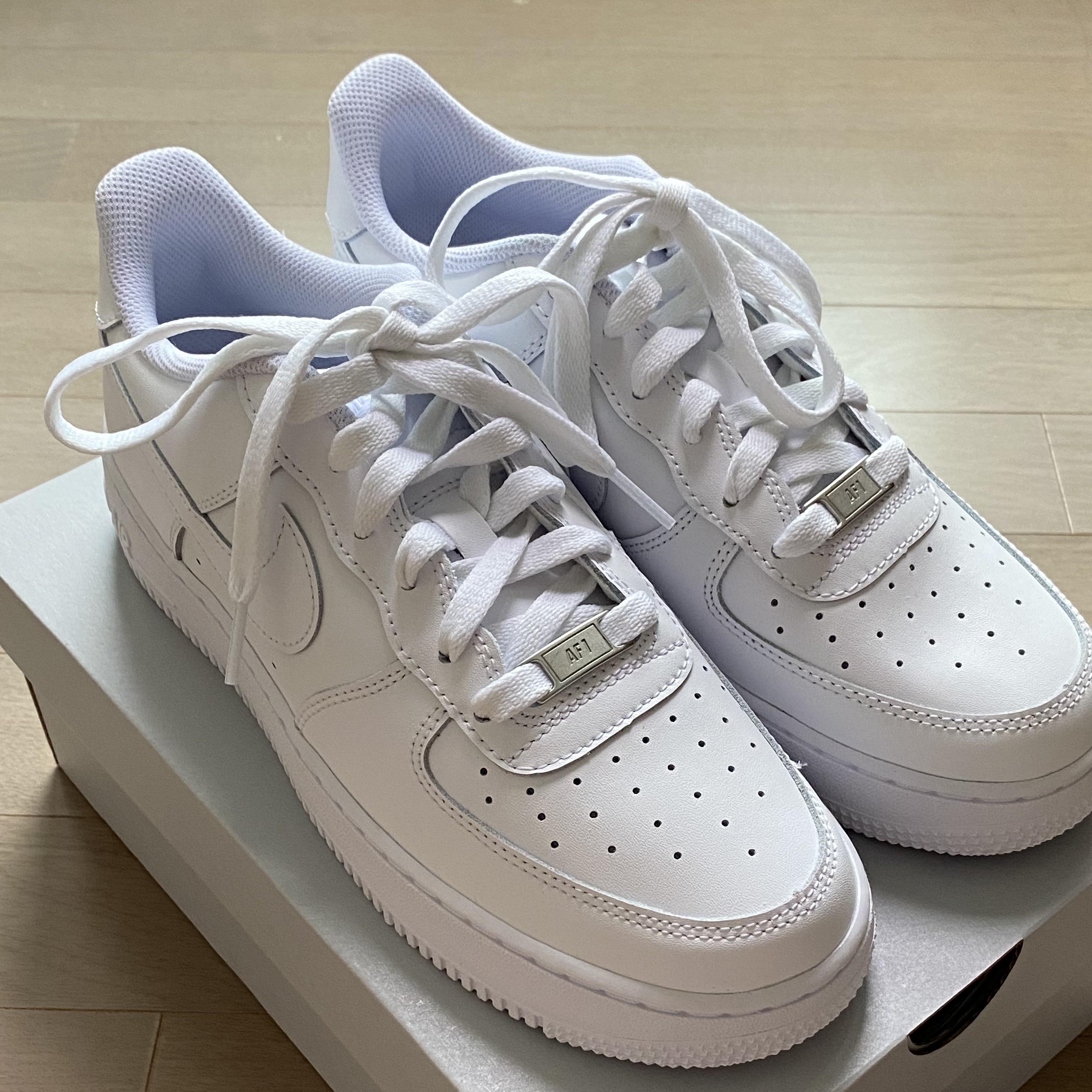 (GS) Nike Air Force 1 LE White 착용 스타일 - 1