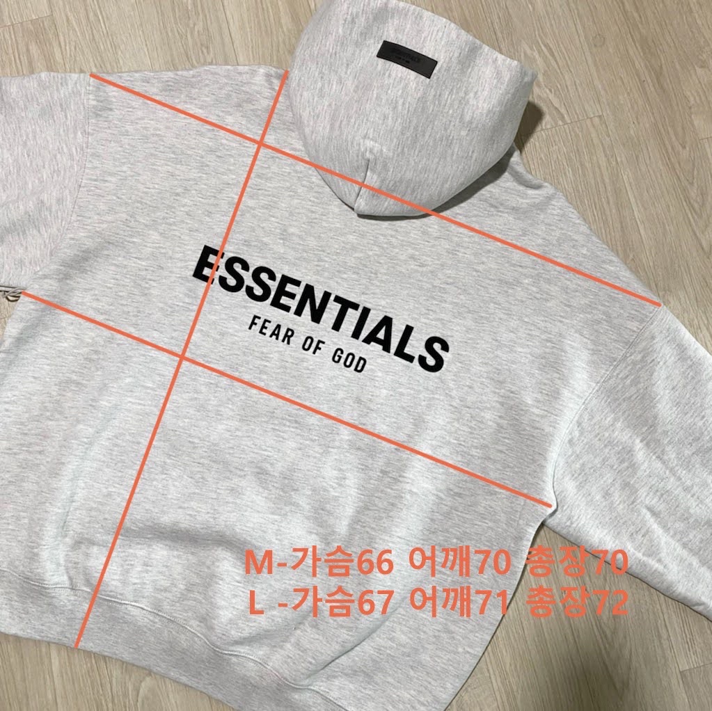 Essentials The Core Collection Hoodie Light Oatmeal, Essentials The Core Collection Sweatshorts Stretch Limo 착용 스타일 - 2