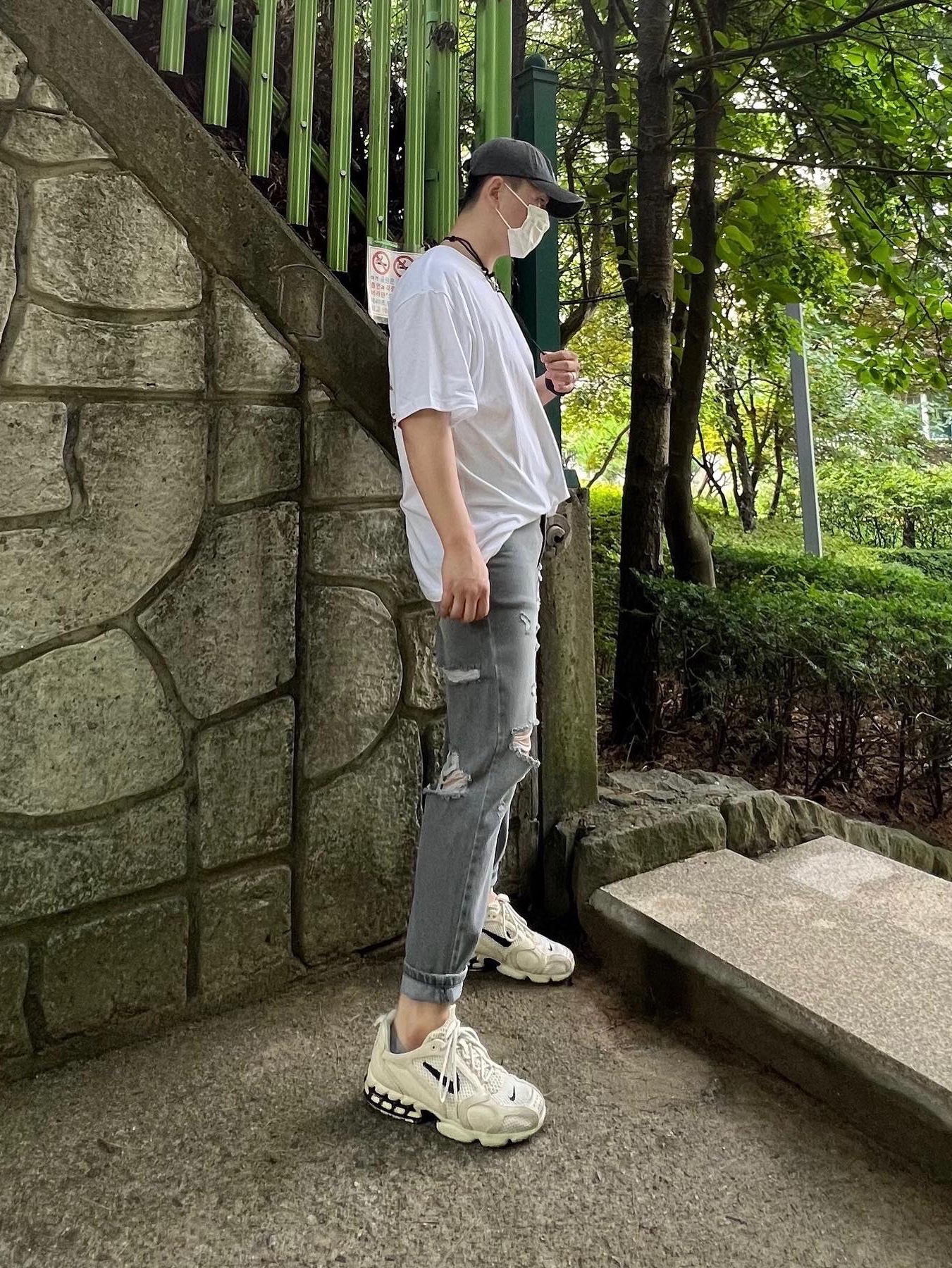 Nike x Stussy Air Zoom Spiridon Cage 2 Fossil, Our Legacy Ladon Leather Keychain Black 착용 스타일 - 2