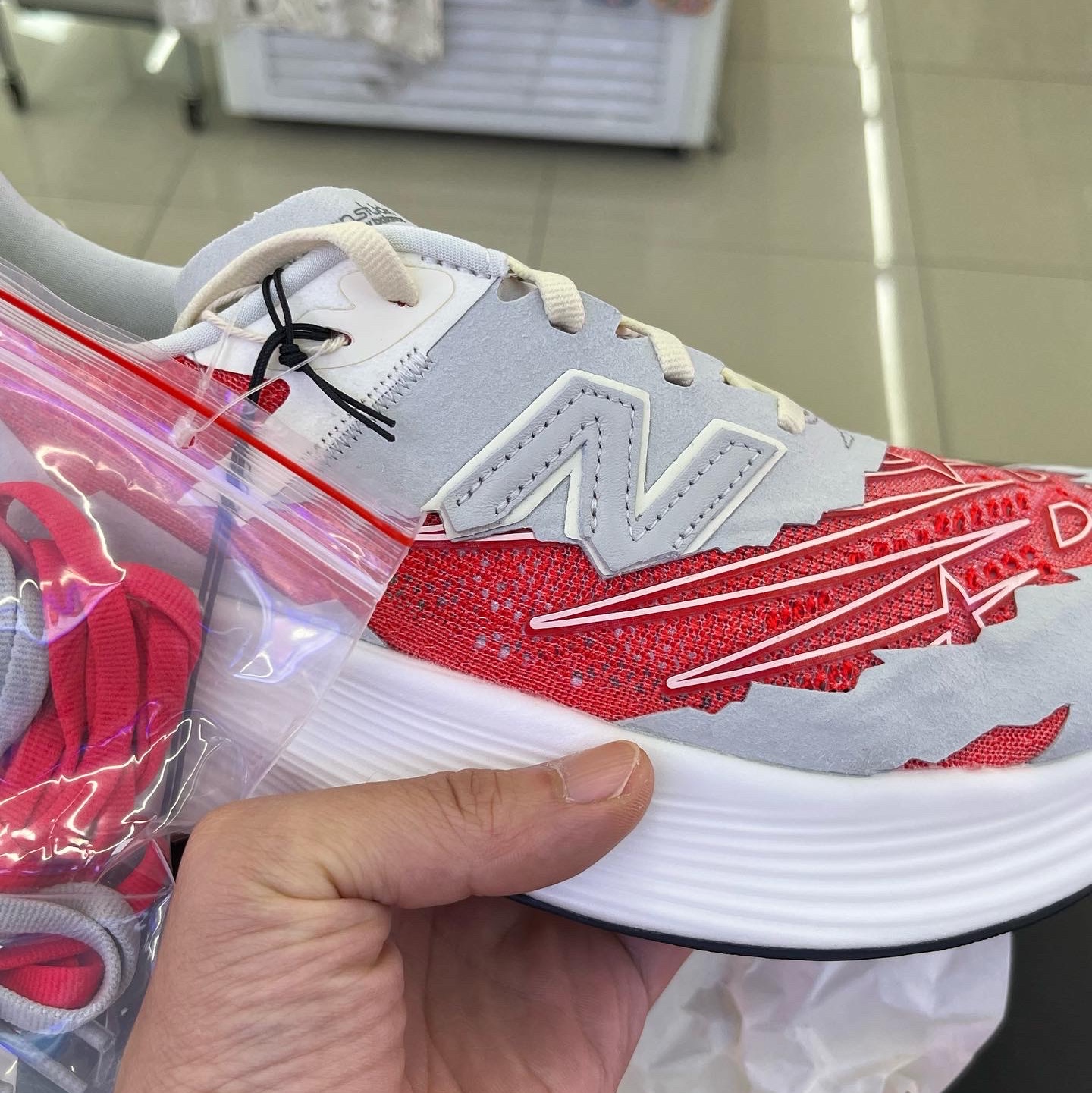 New Balance x Stone Island x Tokyo Design Studio FuelCell RC Elite v2 SI Red 착용 스타일 - 1