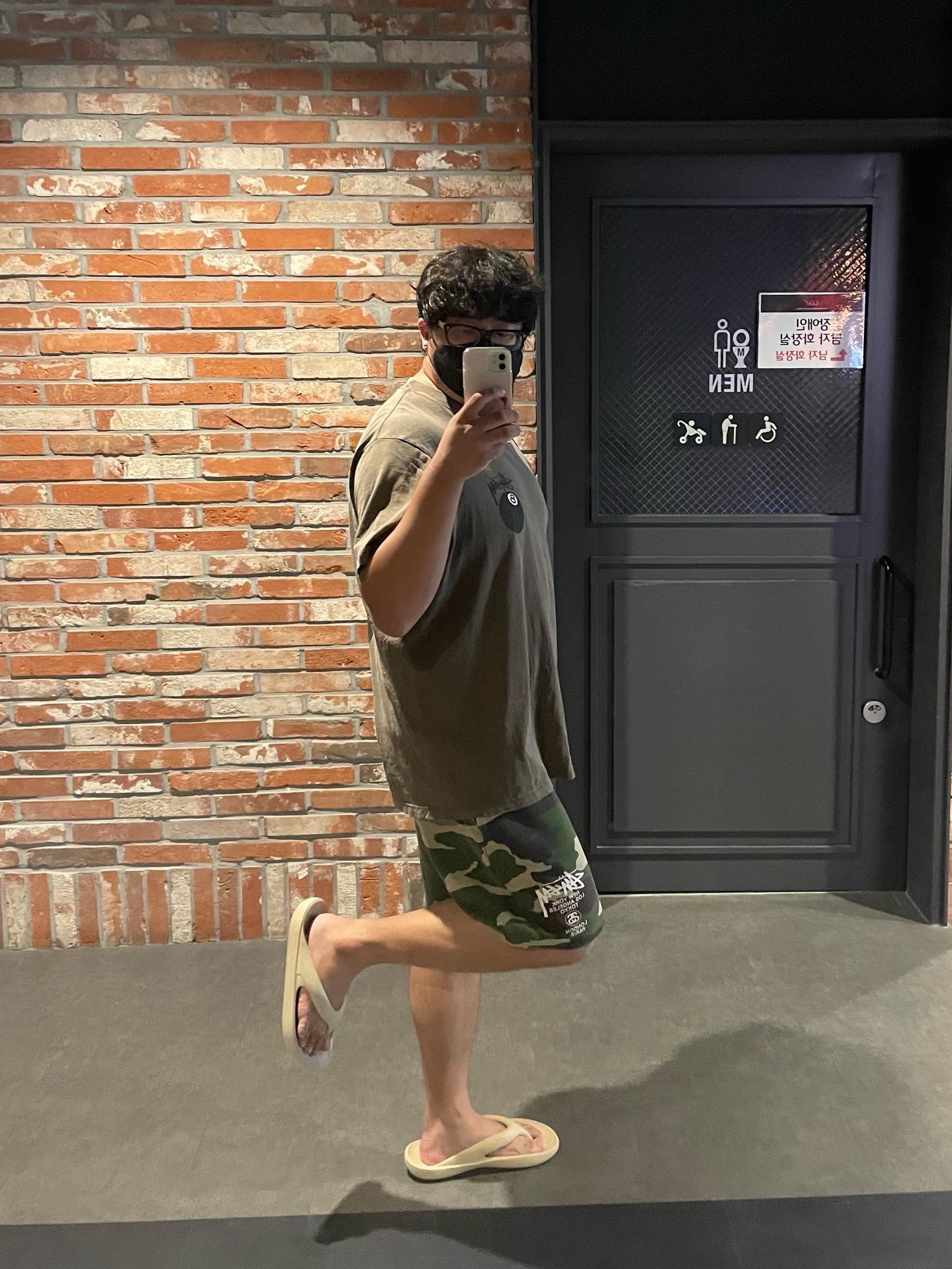 New Balance x Taw&Toe Flip Flop Beige 착용 스타일 - 1