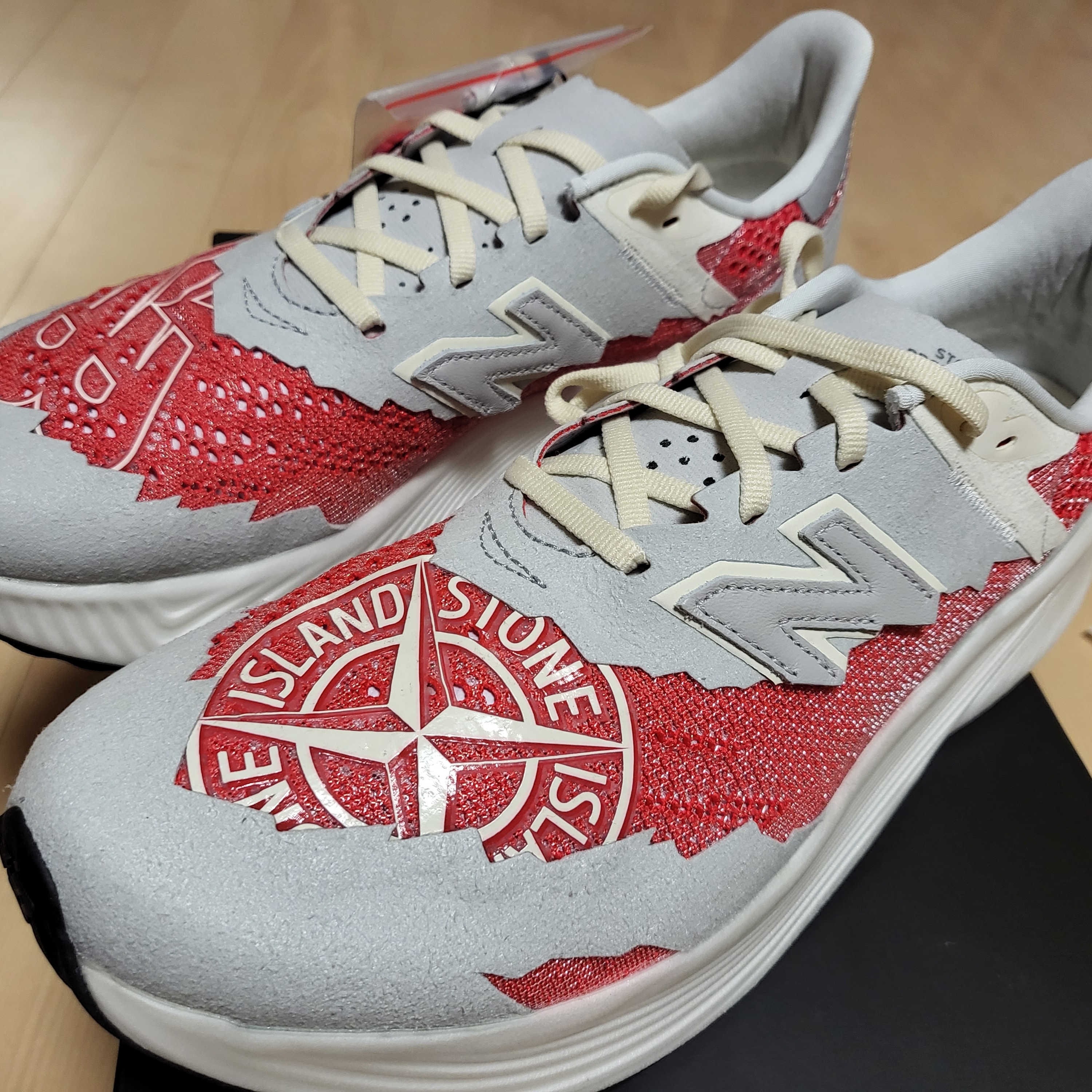 New Balance x Stone Island x Tokyo Design Studio FuelCell RC Elite v2 SI Red 착용 스타일 - 3