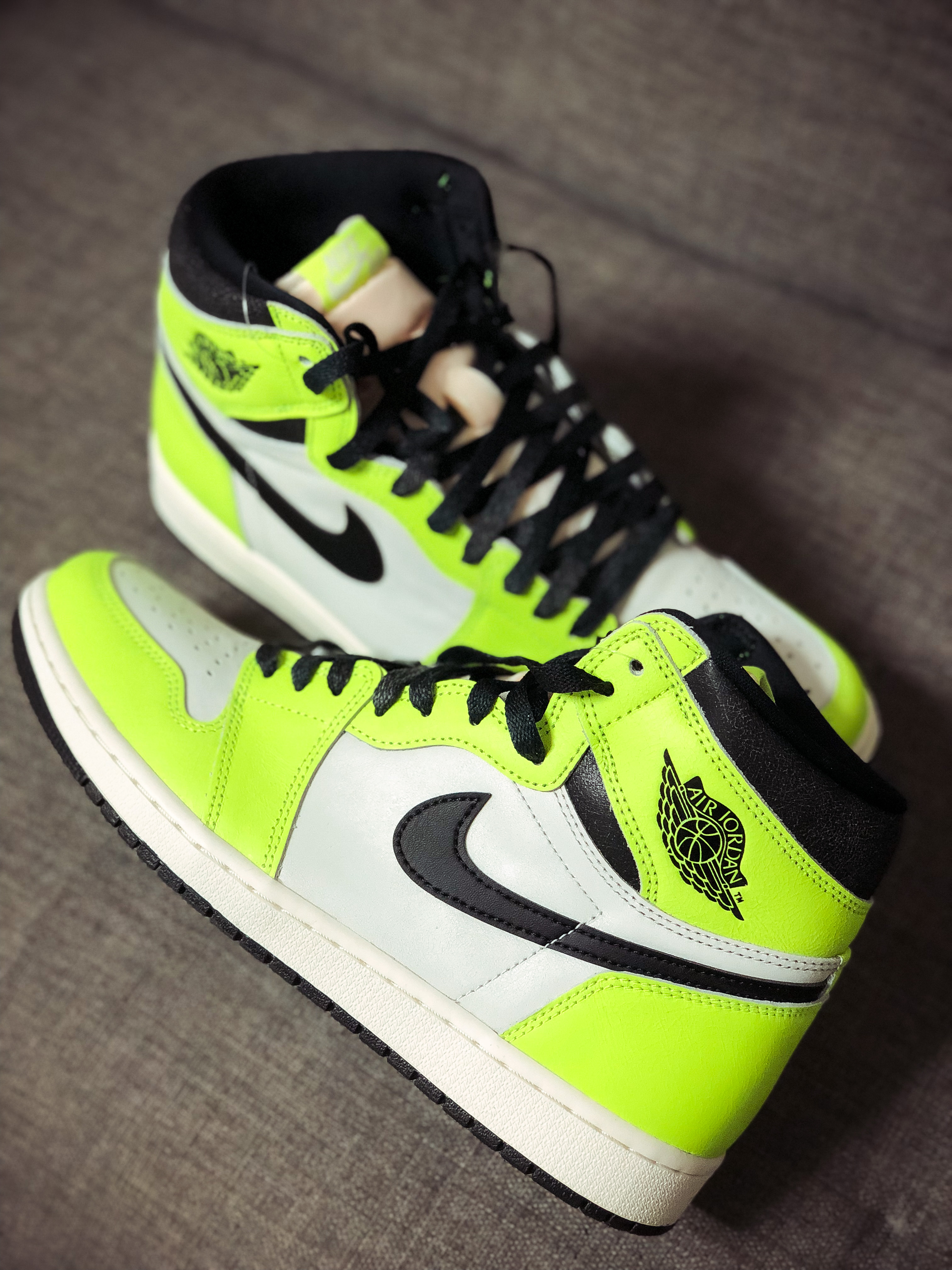 Jordan 1 Retro High OG Volt 착용 스타일 - 5