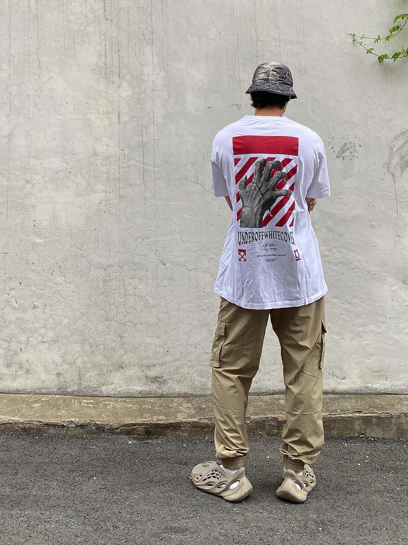 Adidas Yeezy Foam RNNR Stone Sage, Supreme x The North Face Snakeskin Packable Reversible Crusher Black - 18SS 착용 스타일 - 3