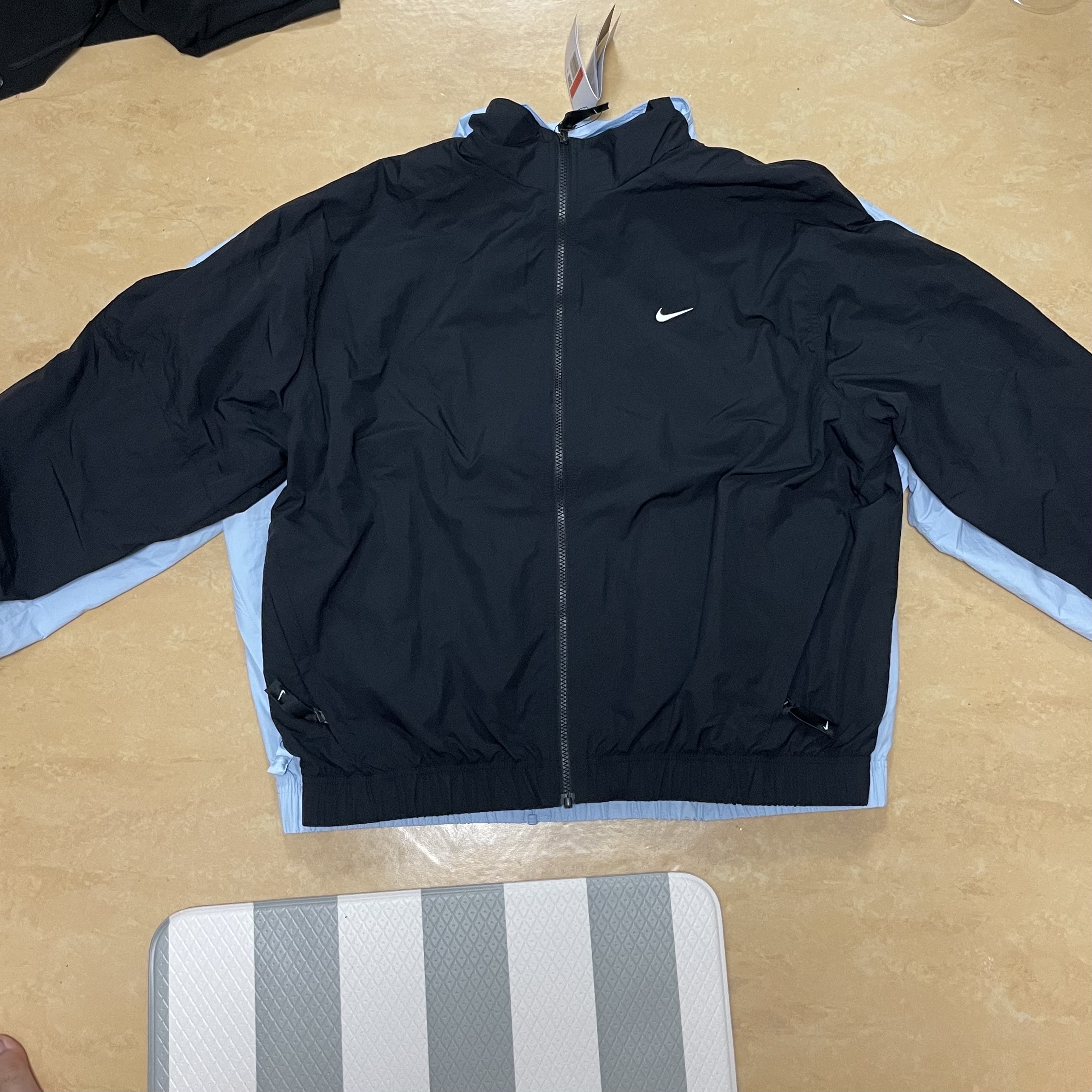 Nike NRG Solo Swoosh Woven Track Jacket Black - Asia, Nike NRG Solo Swoosh Woven Track Jacket Celestine Blue - Asia 착용 스타일 - 3