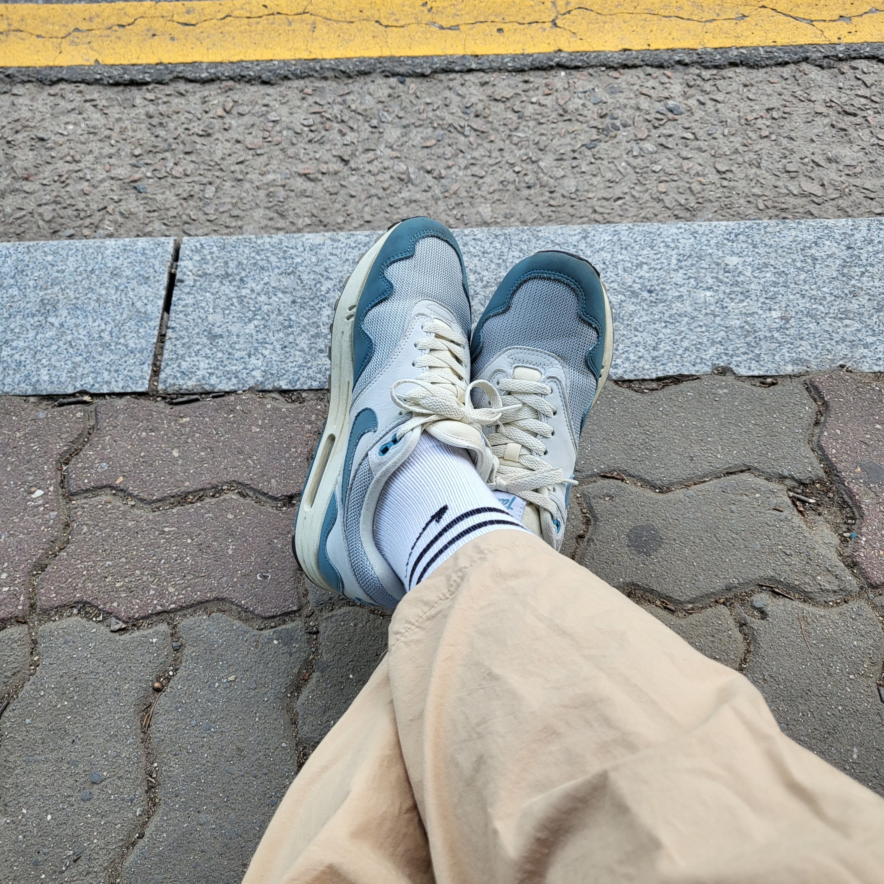 Nike x Patta Air Max 1 Noise Aqua 착용 스타일