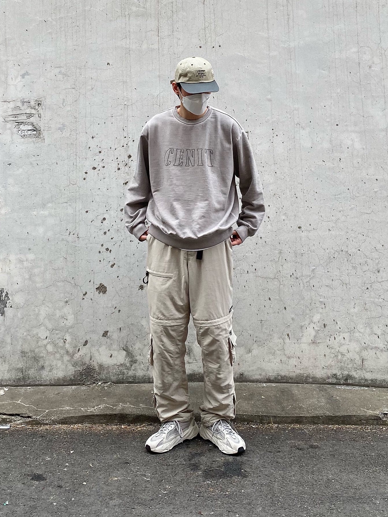 Adidas Yeezy Boost 700 V2 Static 2018 착용 스타일 - 3