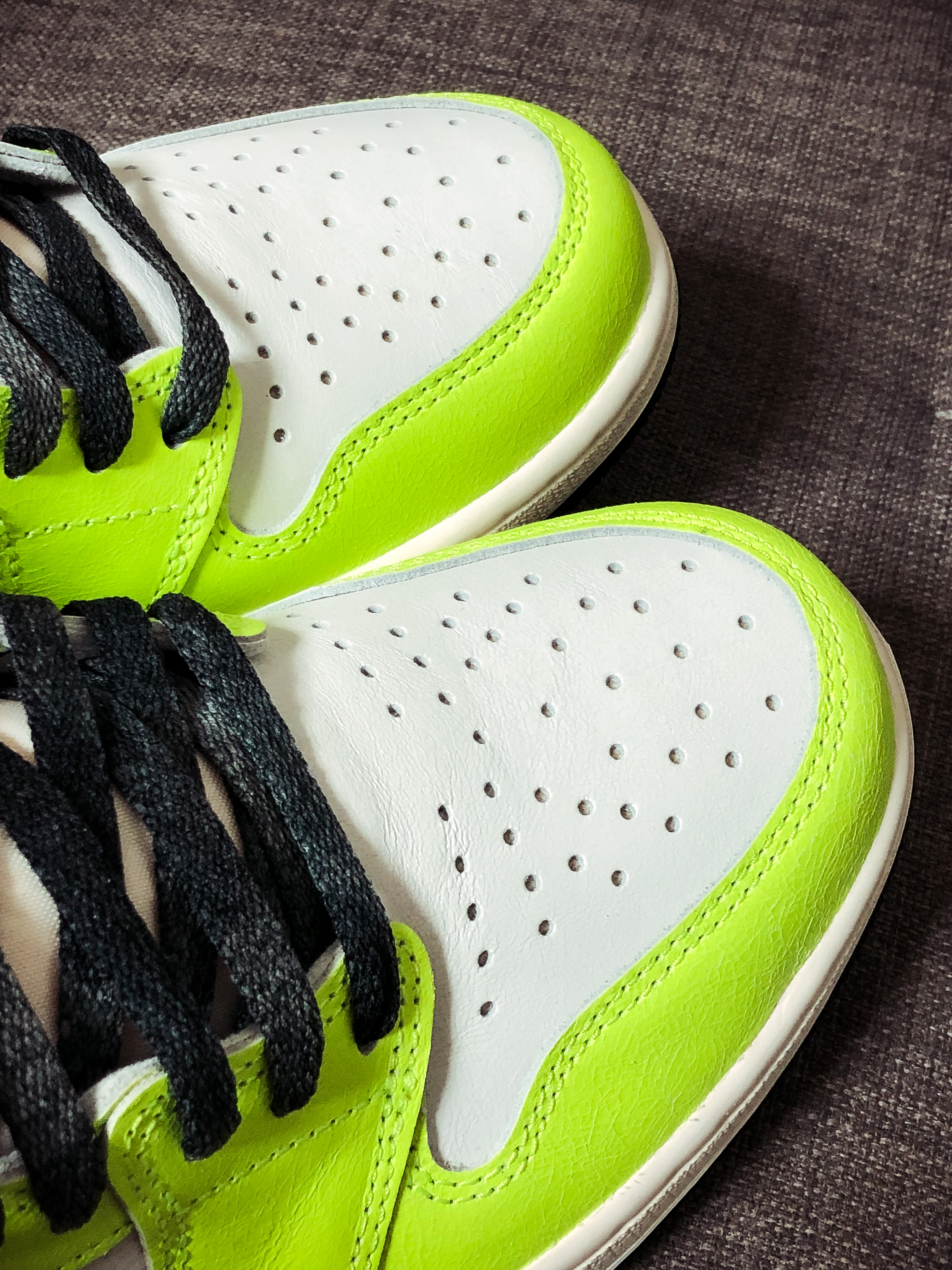 Jordan 1 Retro High OG Volt 착용 스타일 - 2