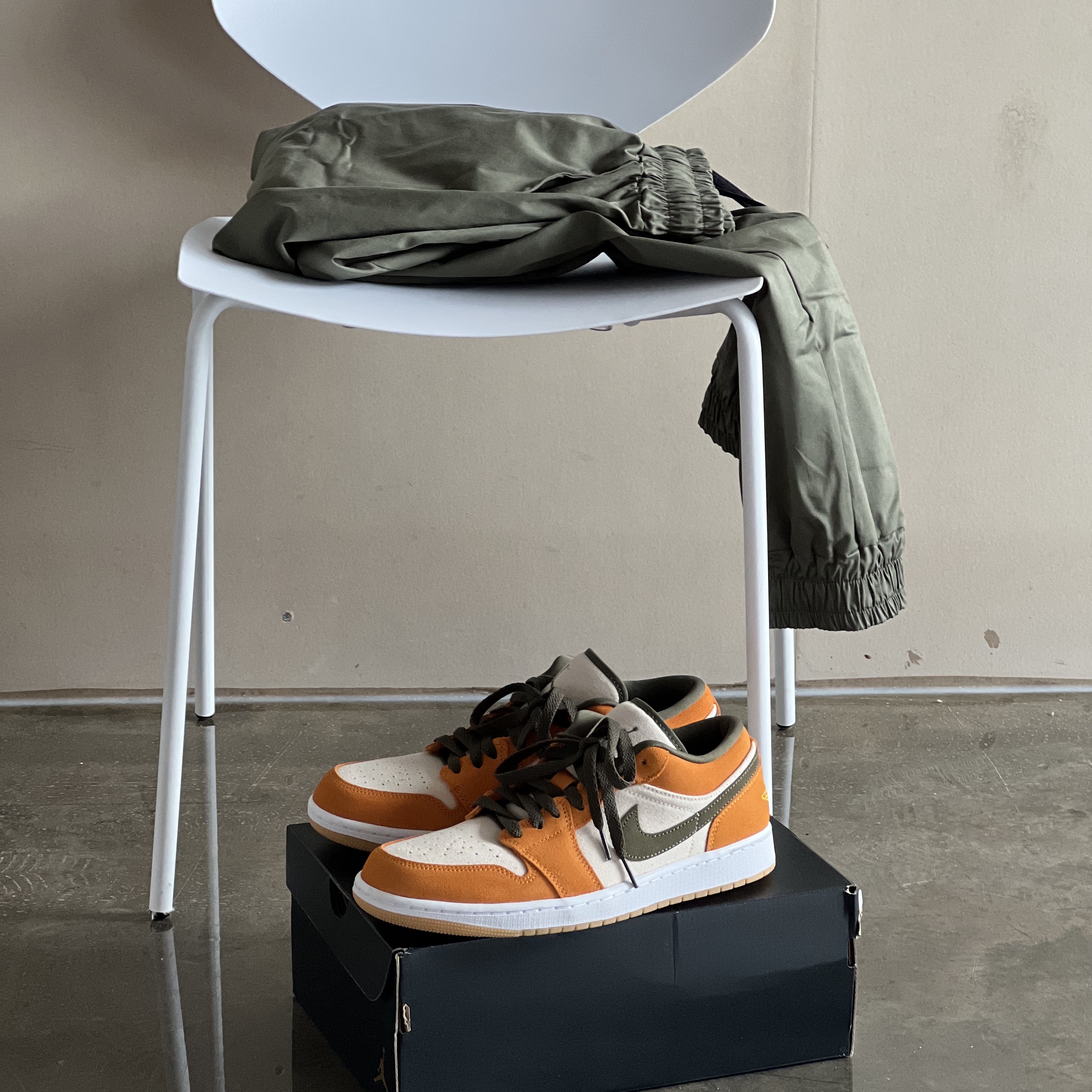 Jordan 1 Low SE Light Curry 착용 스타일