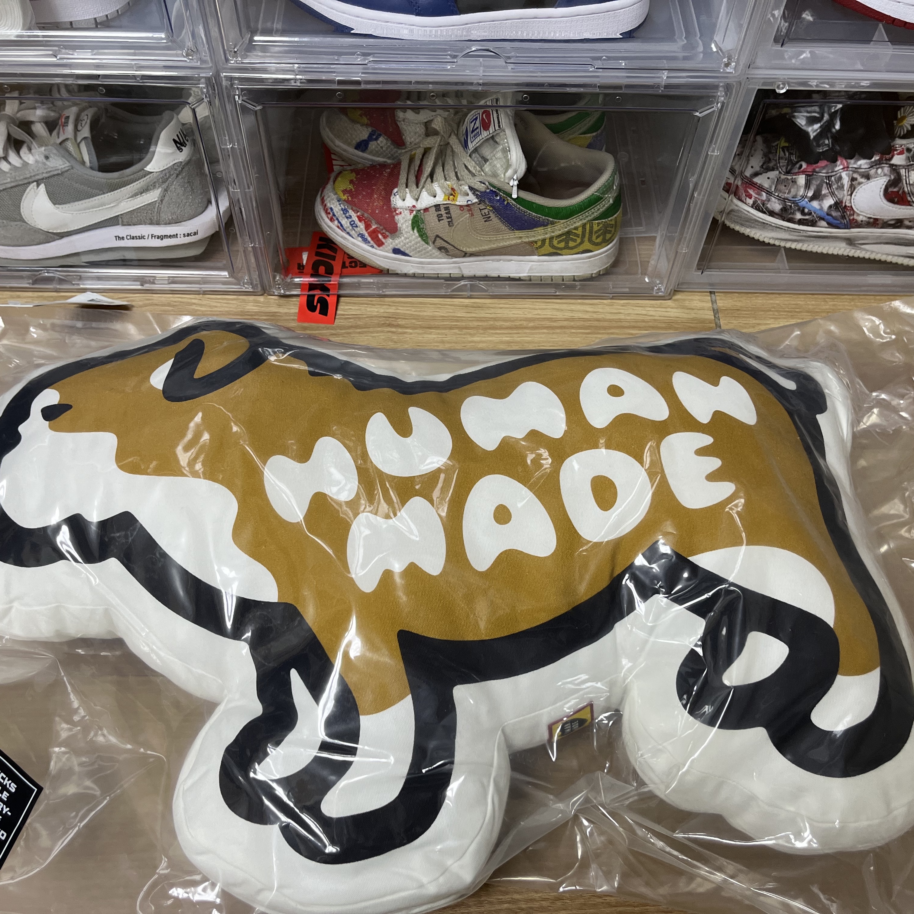 Human Made Bulldog Cushion 착용 스타일 - 1