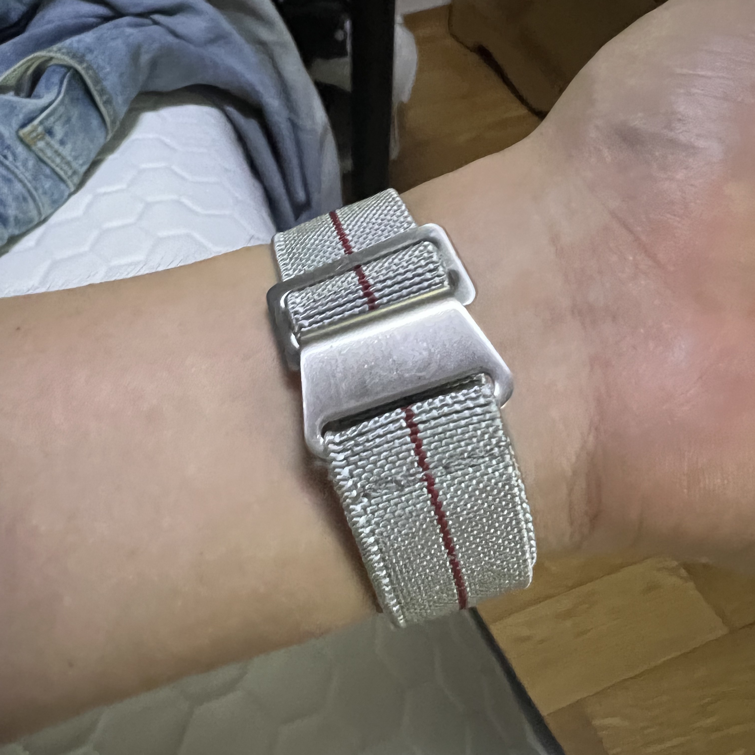 Swatch x Omega Bioceramic MoonSwatch Mission To Pluto 착용 스타일 - 4