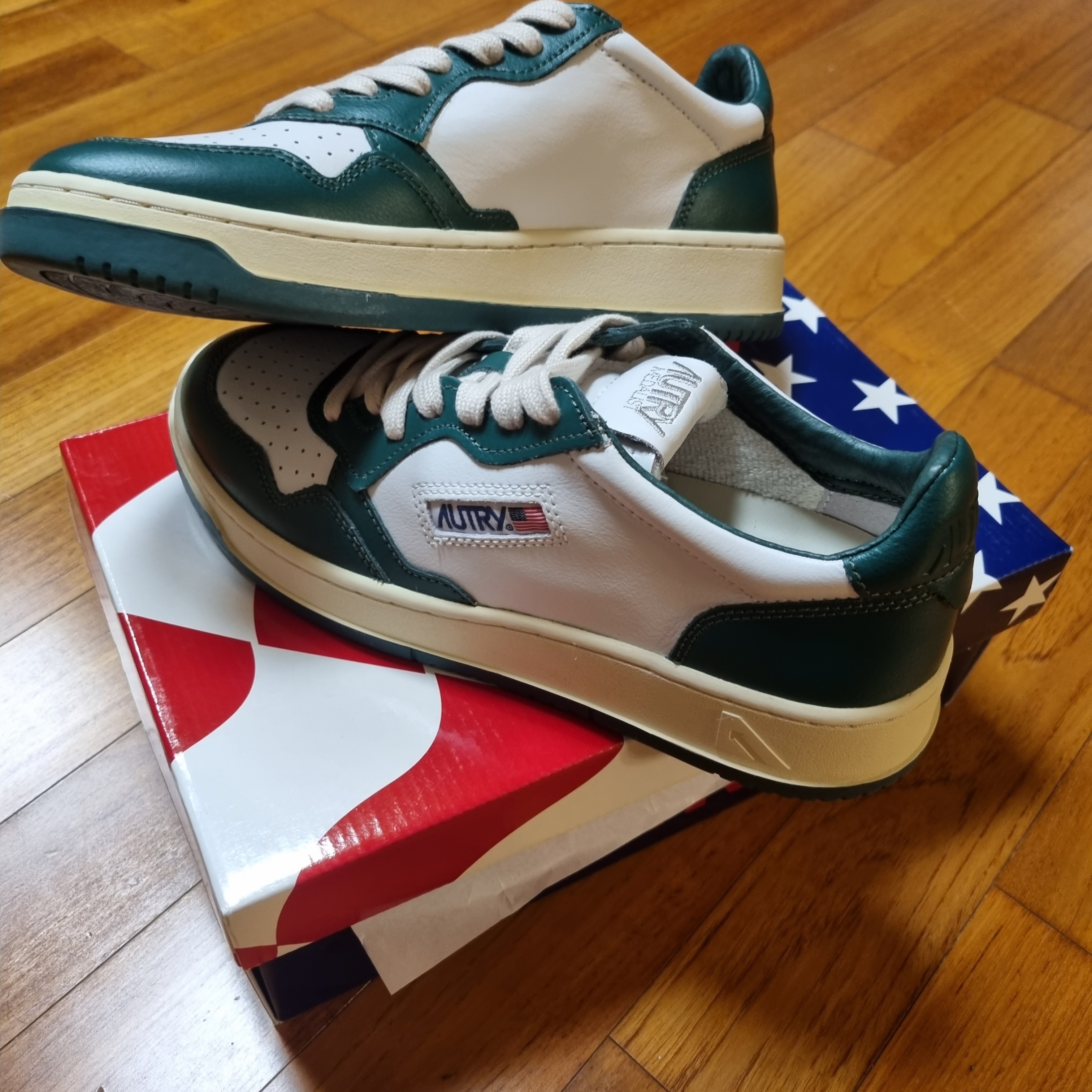 Autry Medalist Low Leather Sneakers White Mountain 착용 스타일 - 3