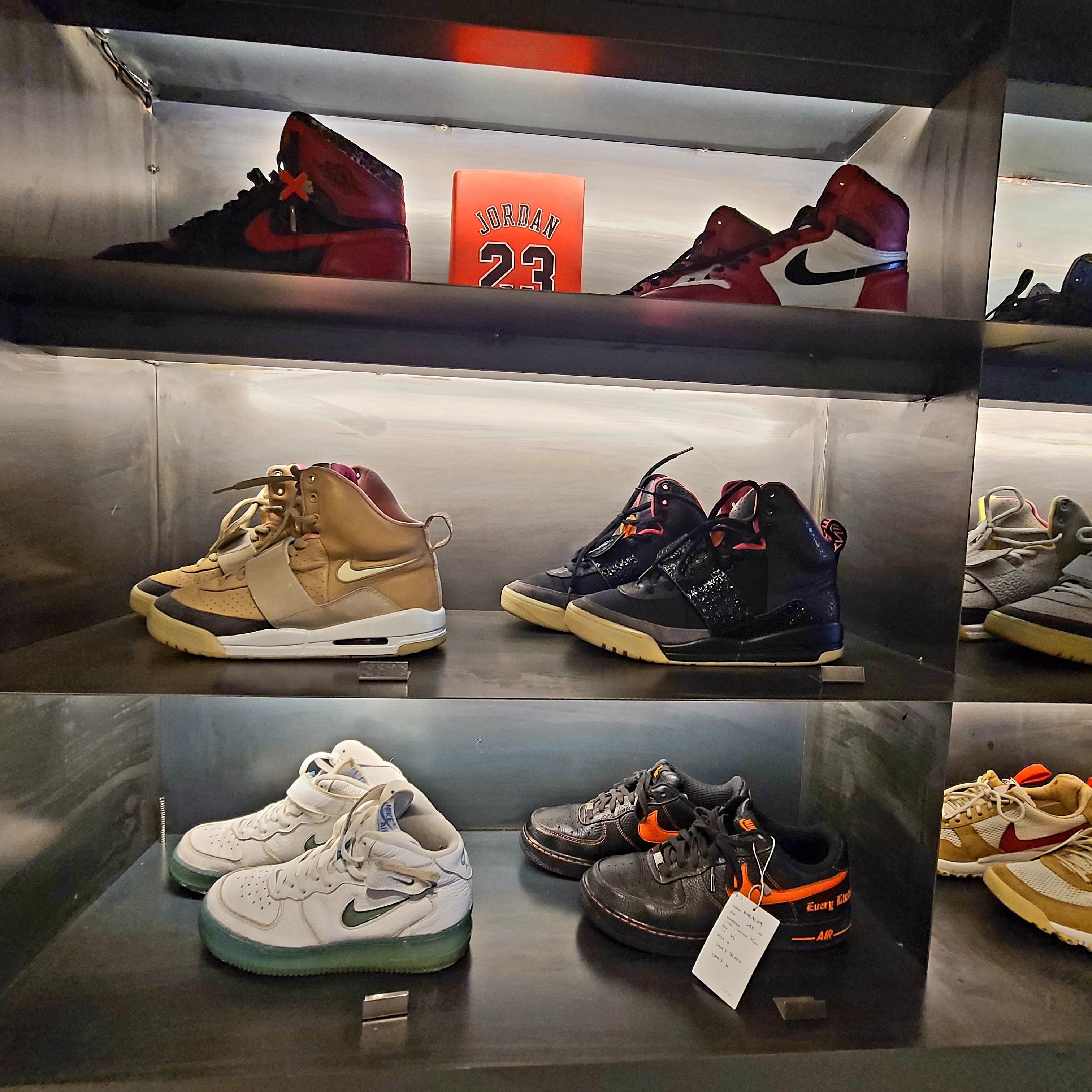 Nike Air Yeezy 2 Pure Platinum, Jordan 1 x Fragment Retro High OG μ°©μ© μ€νμΌ - 3