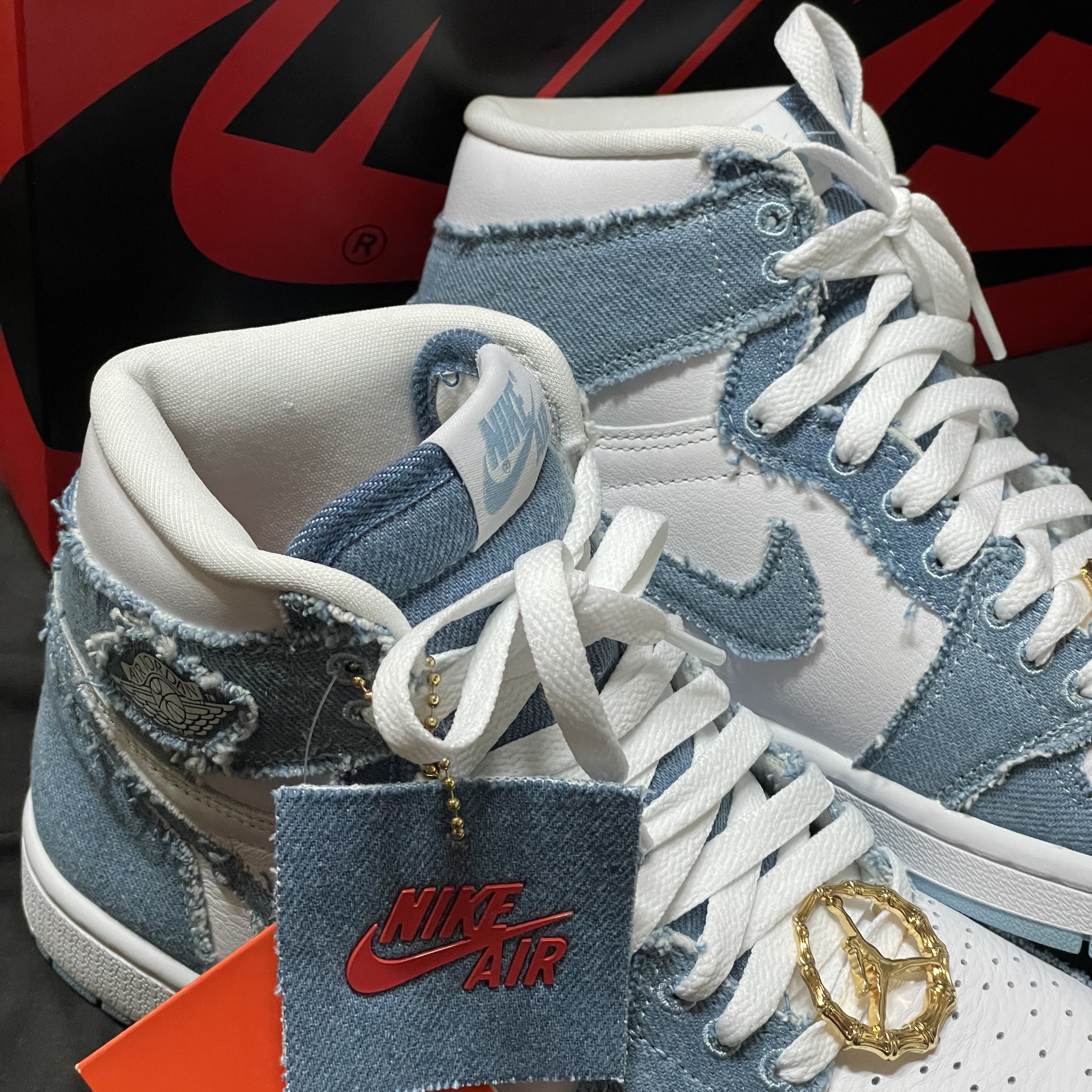 (W) Jordan 1 Retro High OG Denim 착용 스타일 - 1