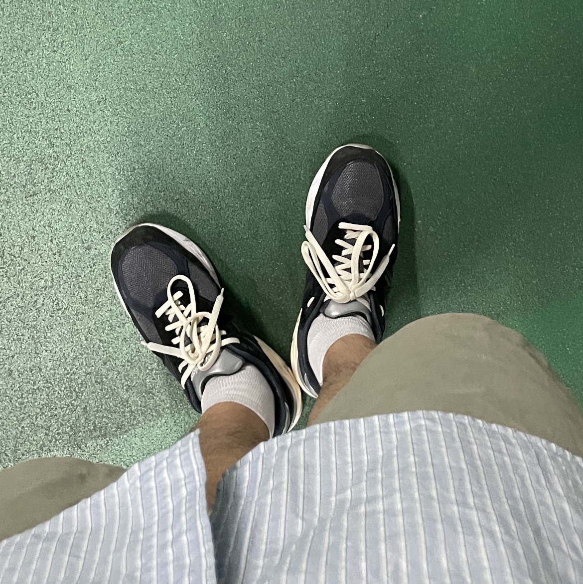 New Balance x Kith 990v3 Genesis 착용 스타일