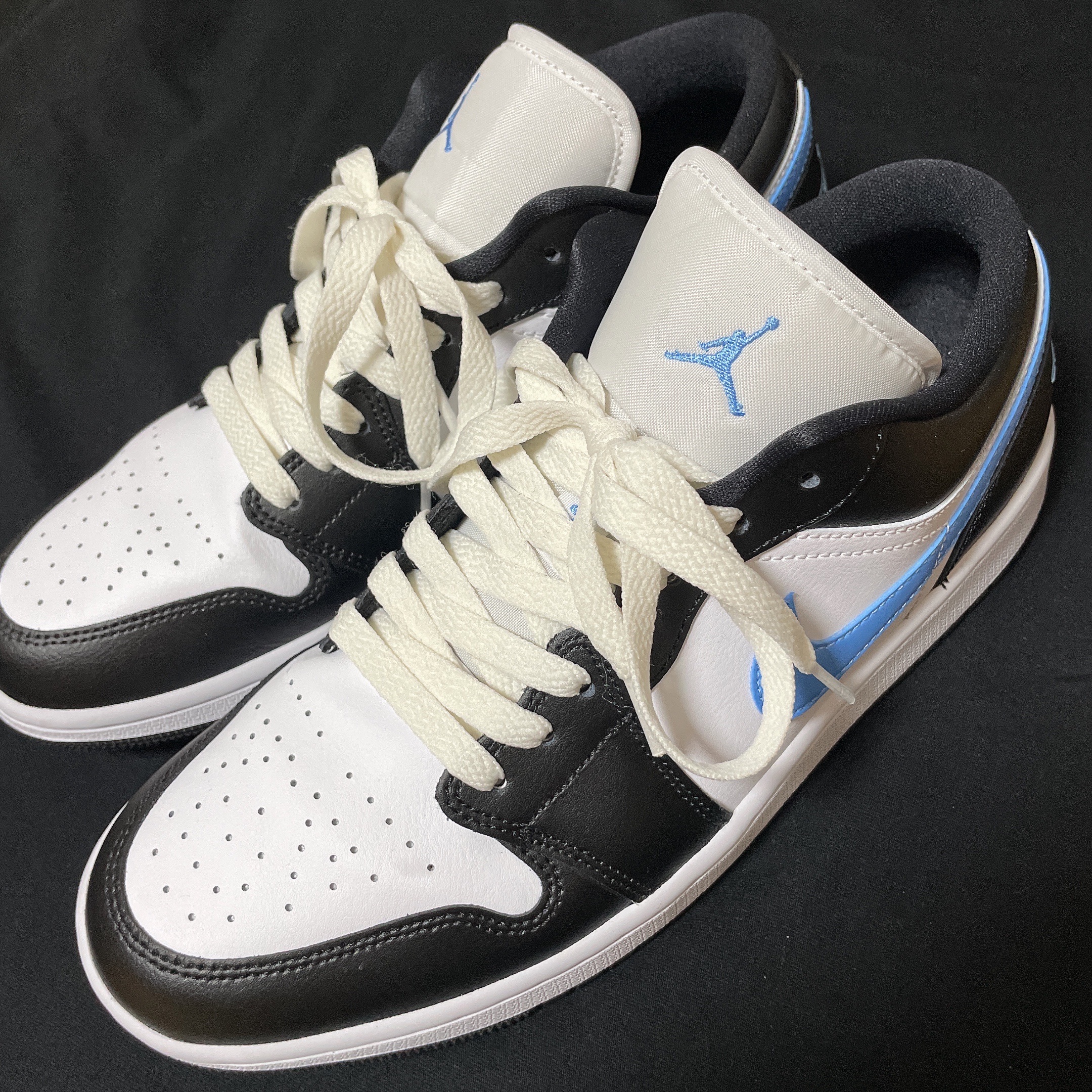 (W) Jordan 1 Low Black University Blue, Jordan 1 x Travis Scott x Fragment Retro Low OG SP Military Blue 착용 스타일 - 1