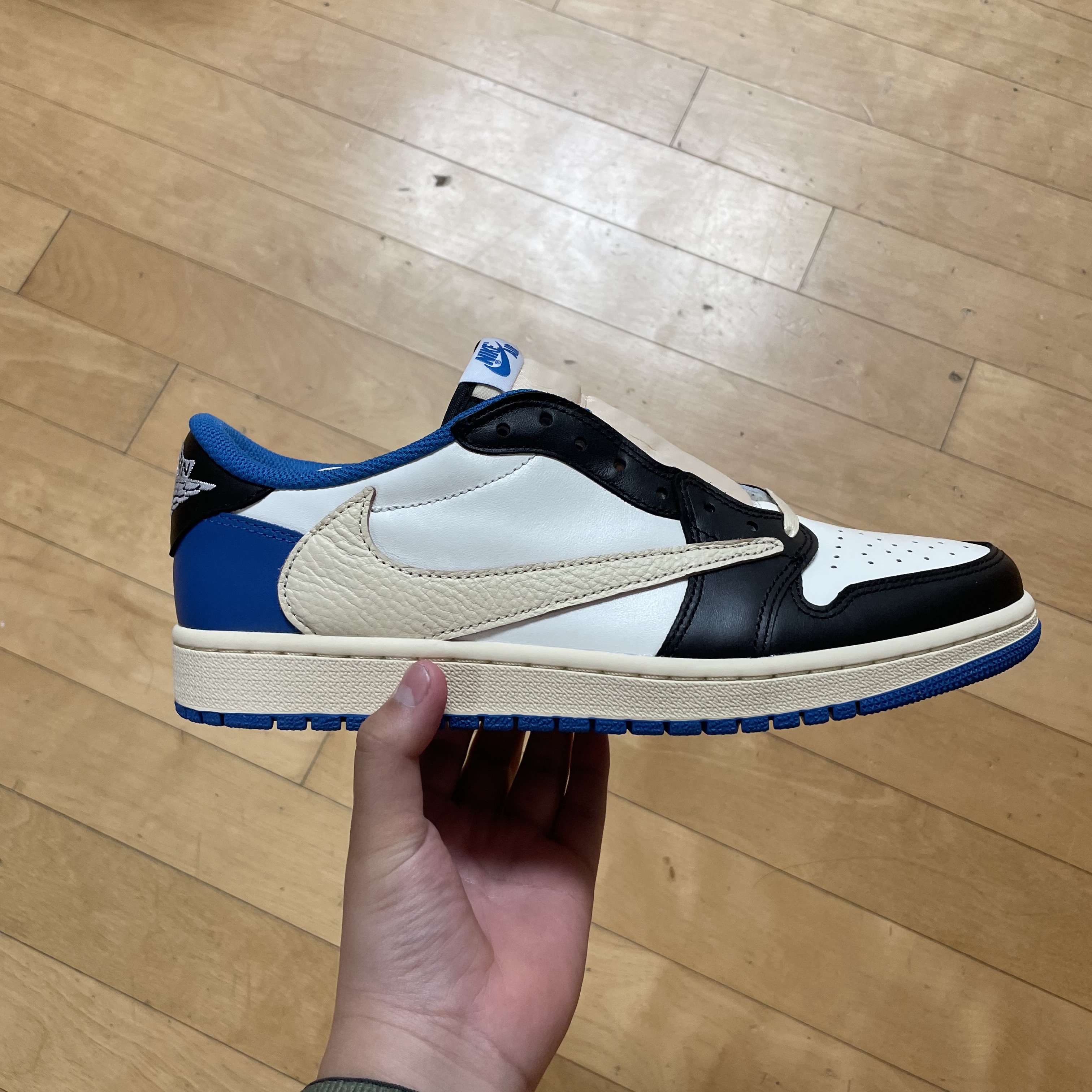 Jordan 1 x Travis Scott x Fragment Retro Low OG SP Military Blue 착용 스타일