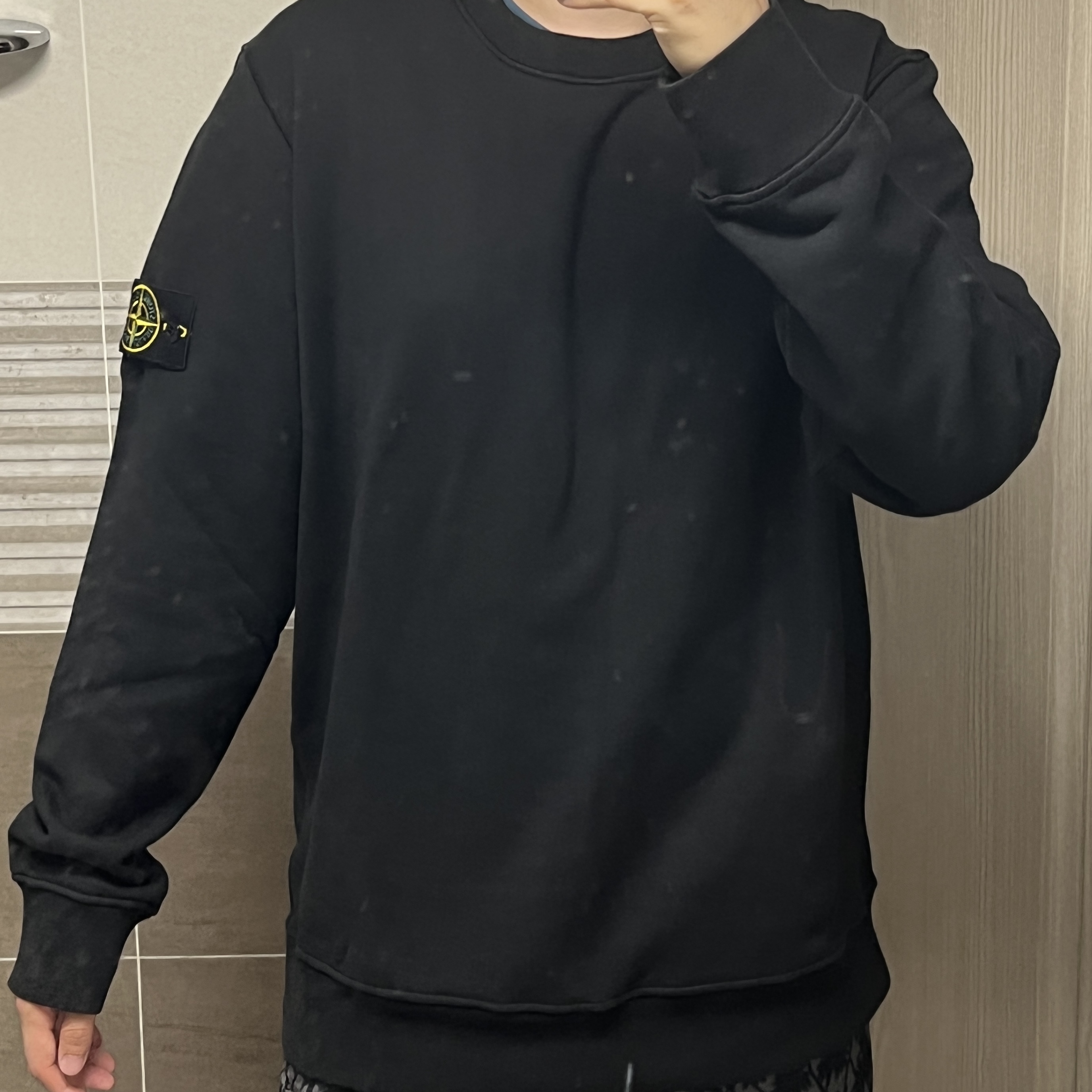 Stone Island 63051 Crewneck Sweatshirt Black - 22SS 착용 스타일 - 2