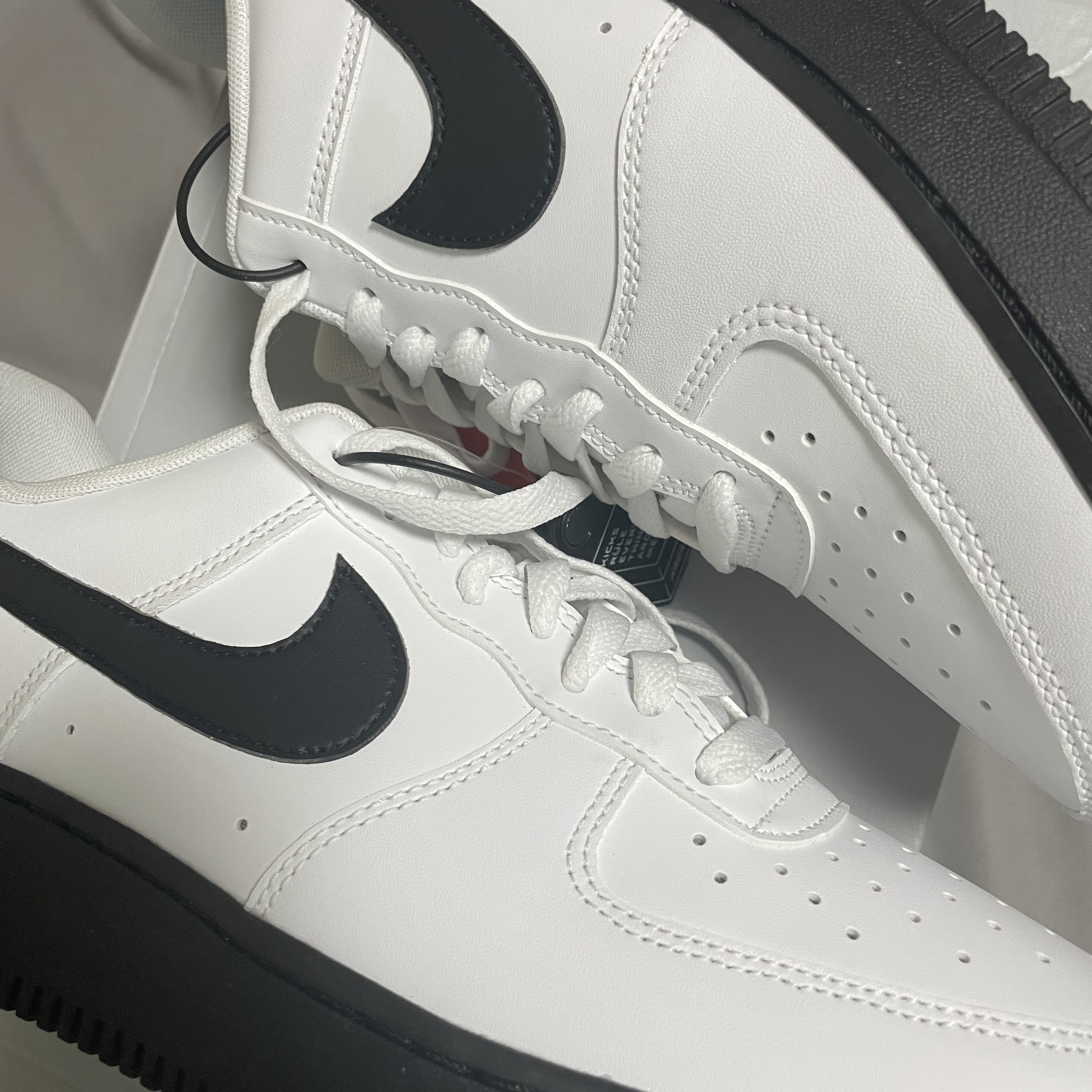 Nike Air Force 1 Low White Black Midsole 착용 스타일