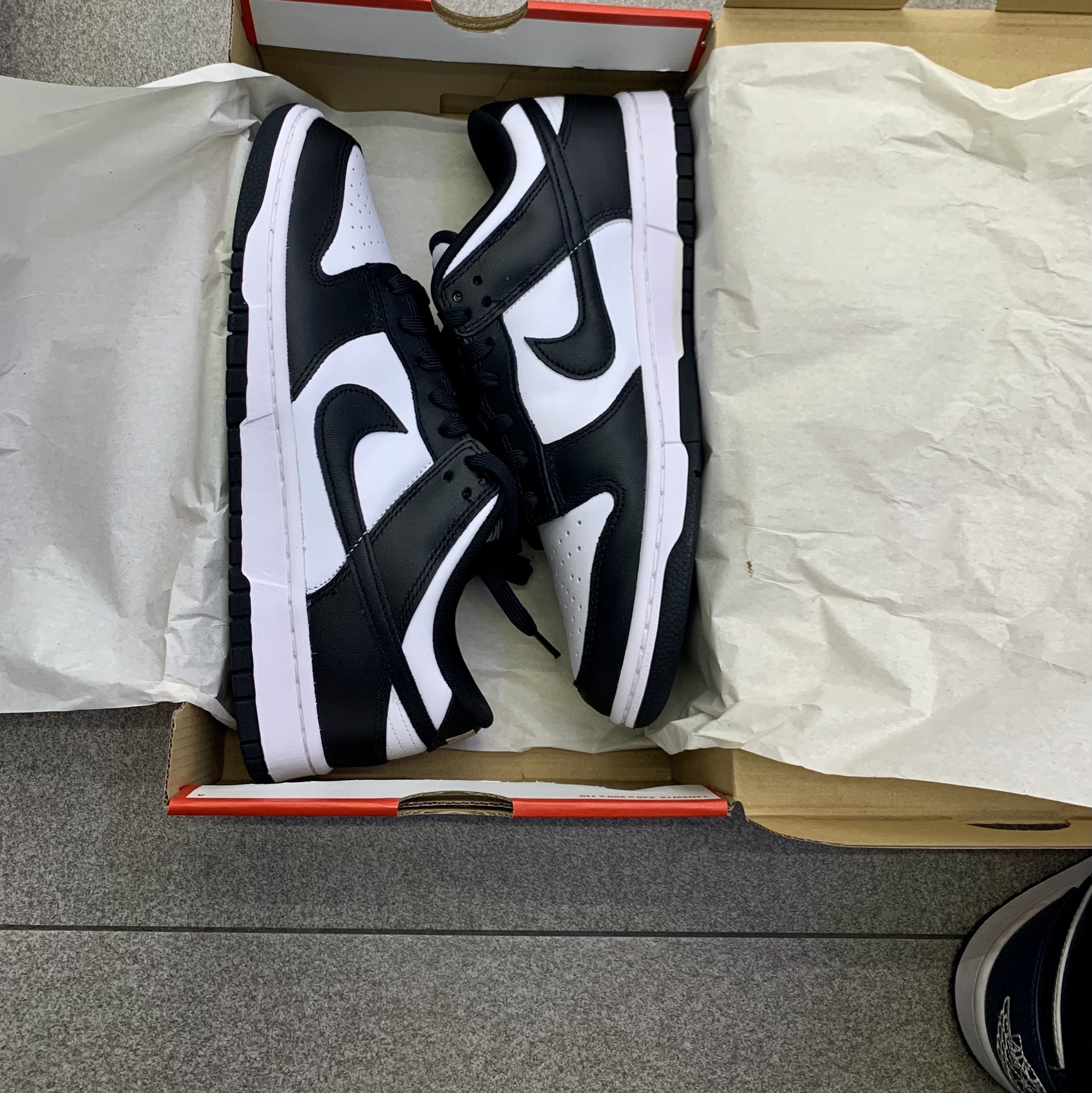 Nike Dunk Low Retro Black 착용 스타일