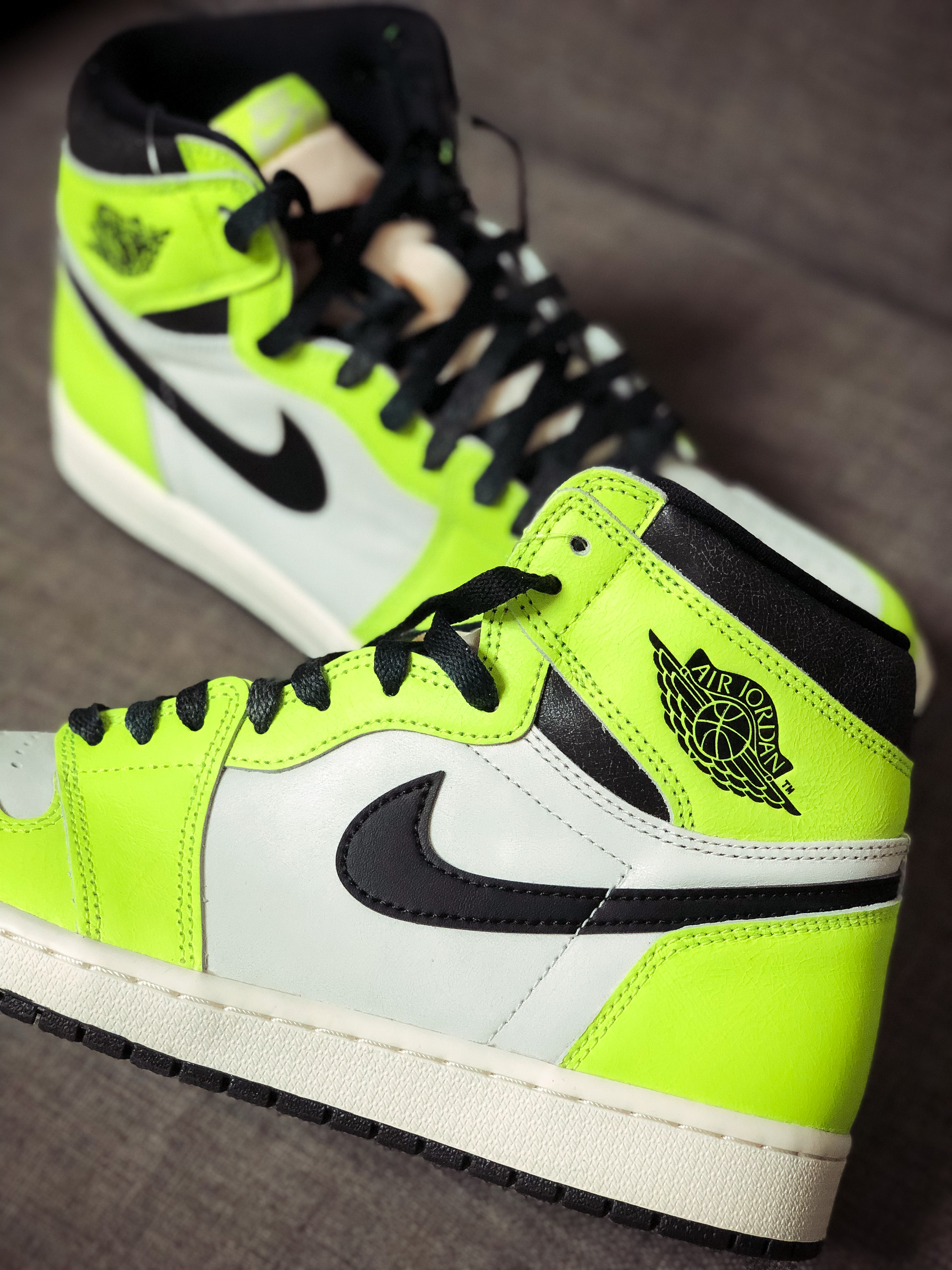 Jordan 1 Retro High OG Volt 착용 스타일 - 1